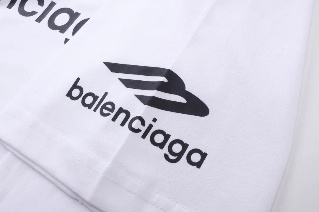 🅿️180 real photos [Top version. Official website quality] BALENCI*GA/Paris BALENCI*GA#2024 latest model, big LOGO icon. Front and back. Left and right printed short-sleeved T-shirts. Brick cabinet synchronization. Genuine products are developed and developed in the first time. Welcome to compare! The fabric is made of Paris ZP custom-woven and dyed 100% cotton double-yarn compact cotton. The weight is 260 grams. The cloth surface is clean. The cloth pattern is clear. It is soft and comfortable. It has good color fastness and is not easy to change color. The threads are woven and dyed with no color difference. The printing uses imported environmentally friendly ♻️ glue, which has a three-dimensional effect and clear lines. There are no rough edges and lines, and the version adopts the OS loose shoulder design. Same style for men and women. Code: BL223317 Color: Dark blue gray. White Size: XS to L