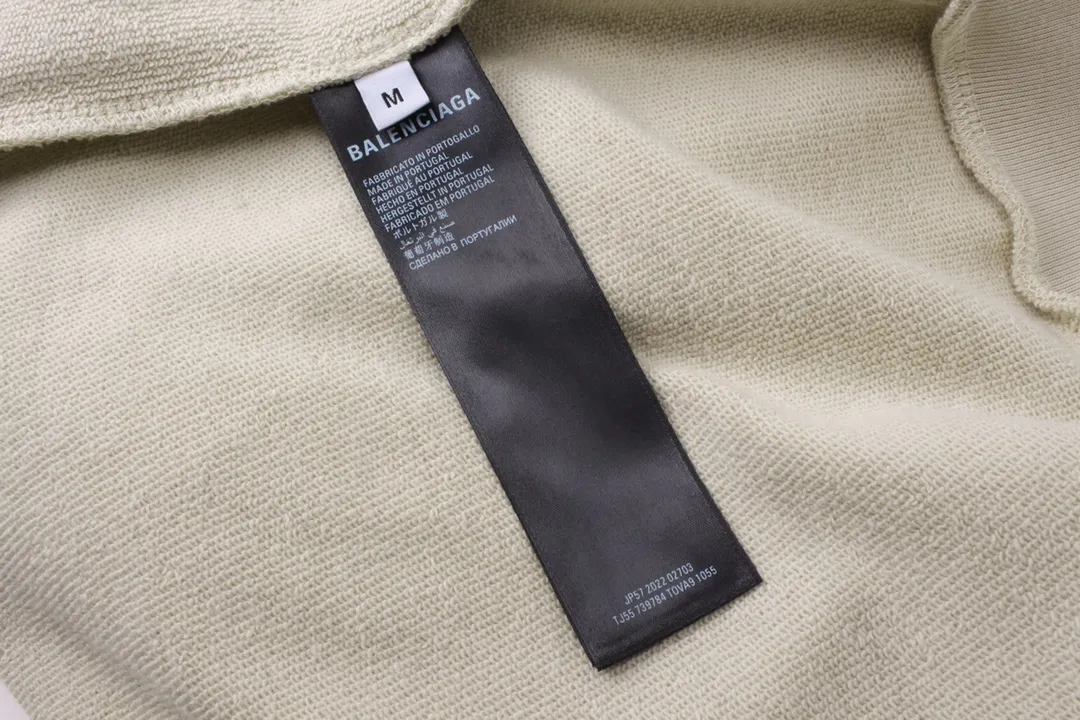 🅿️250 Detailed picture [Top version. Official website quality] BALENCI*GA/Paris BALENCI*GA# 2024 spring and summer new style, long-sleeved round neck sweatshirt with classic LOGO printed all over it. 2024 spring and summer new product. Brick cabinet synchronization. Welcome to compare. The fabric is made of Paris ZP custom-woven and dyed cotton sweatshirt. The weight is 450 grams, the cloth surface is clean, the cloth texture is clear, soft and comfortable. The color fastness is good. It is not easy to change color. The threads are woven and dyed with no color difference. The printing uses imported environmentally friendly rubber paddles, precision stencils, fine LOGO letters, clear letters, no burrs, and a three-dimensional effect. Restore brick cabinet. The version adopts OS loose shoulder style. Same style for men and women. Code: BL235563 Color: black, Mi Xing Size: XS S M L