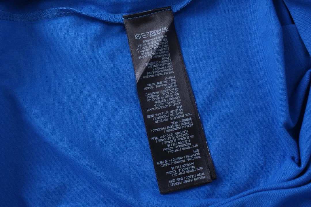 🅿️216 Actual pictures [Top version. Official website quality] BALENCI*GA/Paris co-branded Adidas Adidas clover three-stripe LOGO printed long-sleeved T-shirt #brick cabinet synchronization. Wait for a while to purchase and develop. Differentiating market currency, the fabric is made of Paris ZP custom-woven and dyed cotton double yarn. Weighing 260 grams, the cloth surface is clean. The cloth pattern is clear, soft and comfortable. The threads are dyed with no color difference. The classic pattern is printed with advanced materials, the letters are clear, three-dimensional, without burrs, and the brick cabinet is restored. Comparisons welcome. The version adopts OS loose shoulder design. Same style for men and women. Code: BL225008 Color: black, white, blue Size: XS S M L