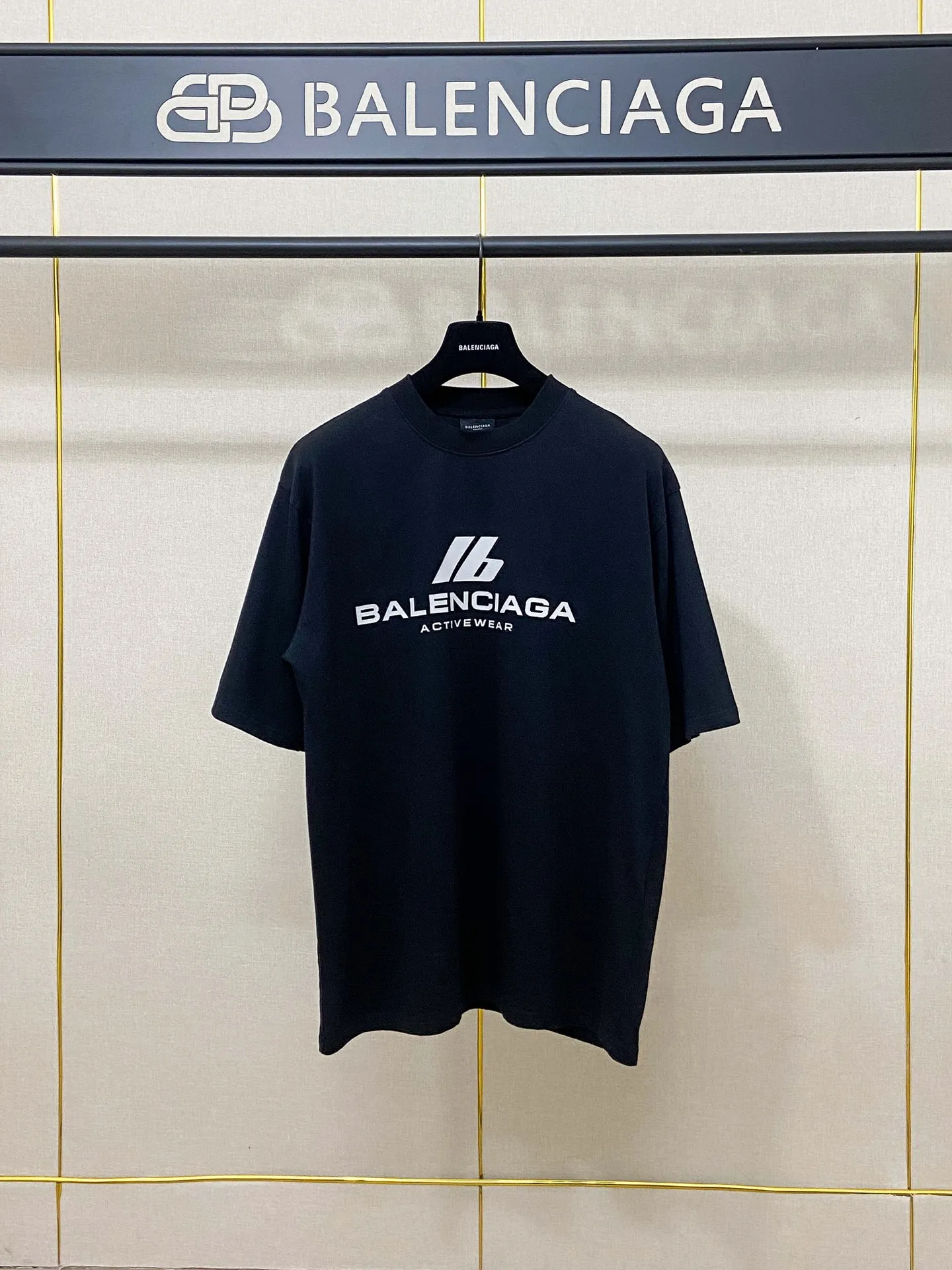 🅿️160 9176# Actual pictures Top version [[BALENCIA*GA] Official website quality Paris new 3M reflective film letter heat transfer short-sleeved T-shirt OS version Loose dropped shoulders Unisex style Fabric: 260g 100% cotton double yarn Technology: Front reflective heat transfer Garment wash Shape solid color Color: black off-white Size: XS S M L