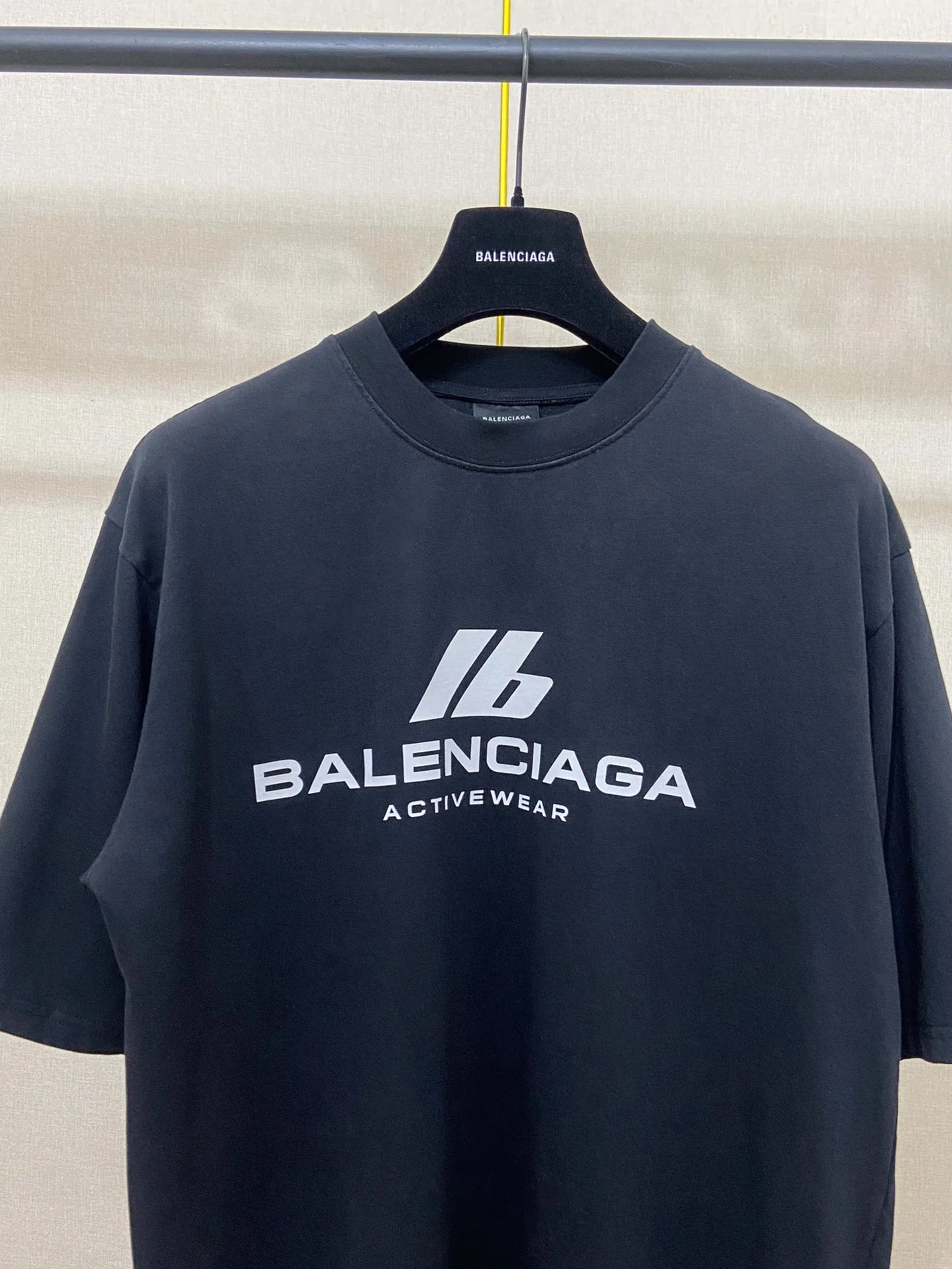 🅿️160 9176# Actual pictures Top version [[BALENCIA*GA] Official website quality Paris new 3M reflective film letter heat transfer short-sleeved T-shirt OS version Loose dropped shoulders Unisex style Fabric: 260g 100% cotton double yarn Technology: Front reflective heat transfer Garment wash Shape solid color Color: black off-white Size: XS S M L