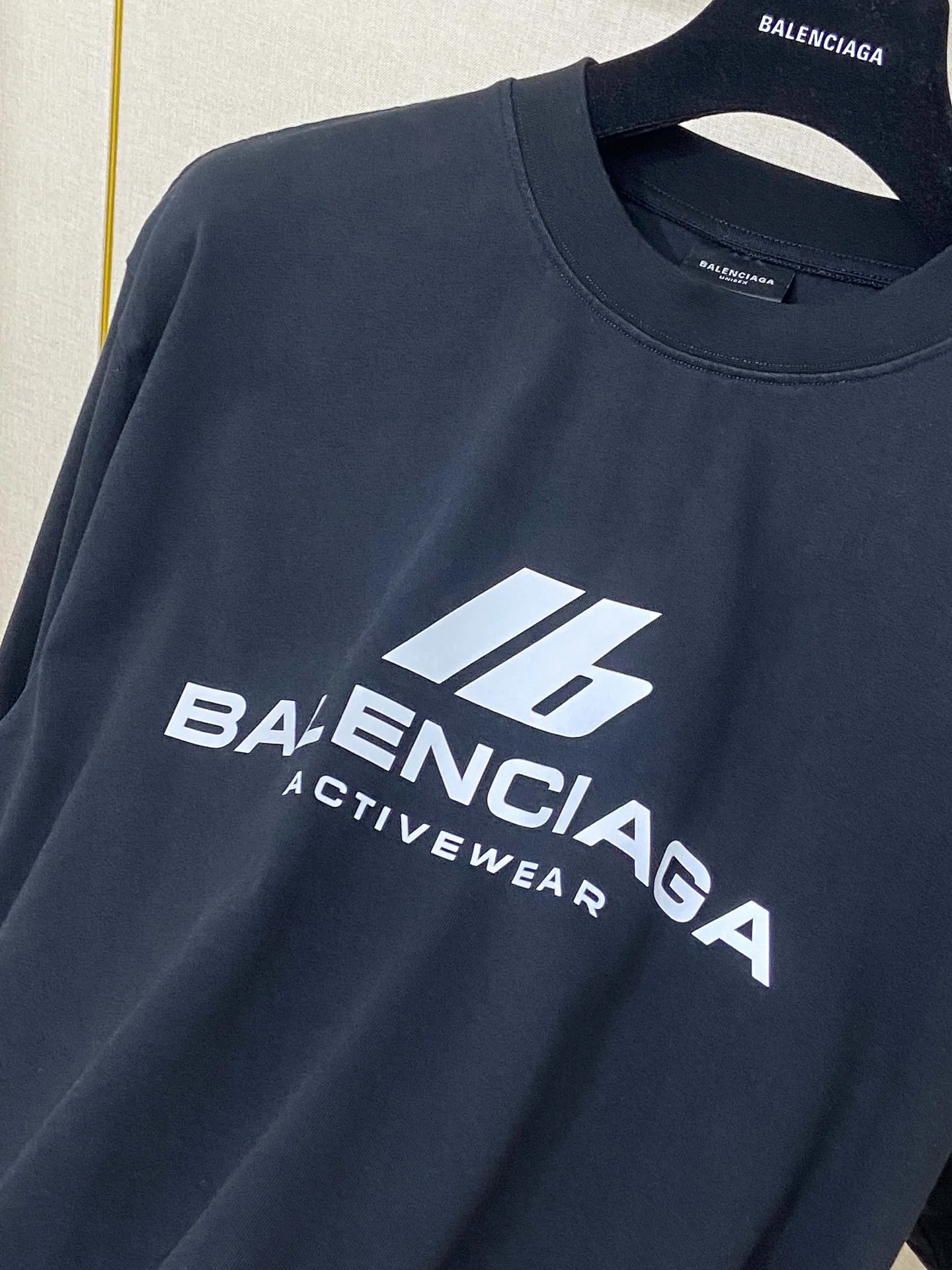 🅿️160 9176# Actual pictures Top version [[BALENCIA*GA] Official website quality Paris new 3M reflective film letter heat transfer short-sleeved T-shirt OS version Loose dropped shoulders Unisex style Fabric: 260g 100% cotton double yarn Technology: Front reflective heat transfer Garment wash Shape solid color Color: black off-white Size: XS S M L