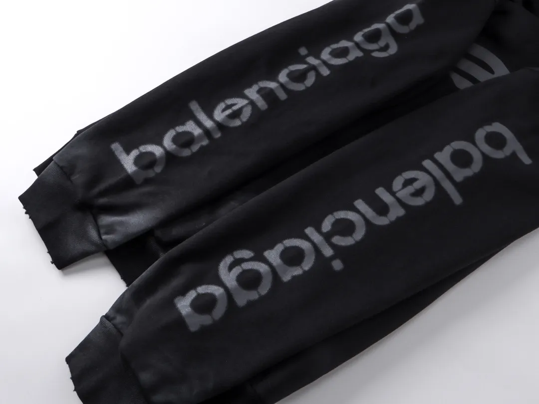 🅿️340 real photos [Top version. Official website quality] BALENCI*GA/Paris. 2024 latest front 3B mud hand-painted washed and distressed hooded sweatshirt. Brick cabinet synchronization. ⚠️Difference market currency. YB development. Worn. Hand-painted consistent with ZP. The fabric is made of Paris ZP custom-woven and dyed cotton terry sweatshirt. The weight is 460 grams, the cloth surface is clean. The cloth pattern is clear, soft and comfortable. The threads are dyed with no color difference. Ready-made garments are hand-painted, spray-painted, worn, distressed, and extra heavy-duty. Comparisons welcome. The version adopts OS loose shoulder design. Same style for men and women. Code: BL238913 Color: black blue Size: XS. S. M. L
