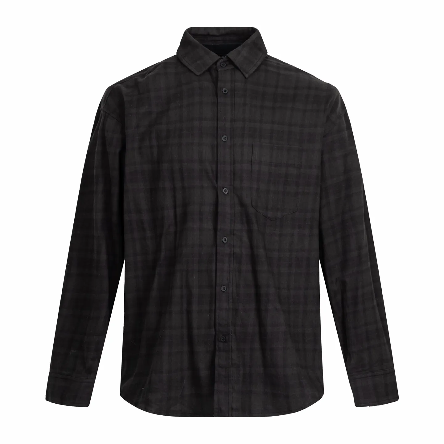 🅿️720 BLCG 25FW night scene plaid genuine two-piece spliced ​​jacket. The shirt fabric is made of custom blended plaid jacquard woven fabric, the T-shirt fabric is made of 24S 185g double yarn special textile compact cotton fabric, and the T-shirt rib is made of 32S 340g double yarn stretch rib. The two-piece set of lapel shirts integrates craftsmanship and dialogues with style through the four pillars of composite structure design, difficult screen printing, sophisticated detail processing and overall distressed finishing. It achieves the diverse unity of style and function, retro and contemporary, luxury and casualness in one single product; it redefines the wearing possibilities of modern shirts. Its core value lies in the groundbreaking "two-piece" composite structure, which perfectly combines the rigor of woven with the flexibility of knitting. The outer shirt is made of cotton poplin, which uses its tight weave structure to bring a smooth surface and crisp bones, creating a smart outer silhouette; the inner part integrates a vintage jersey short sleeve, which uses its natural elasticity and softness to provide unparalleled personal comfort. The interior is printed with front artwork, and the night scene pattern is printed using multi-screen environmentally friendly oil-based dark floral paste. The richness of pattern colors and the precision of details are combined with the use of environmentally friendly oily dark flower paste materials. The special glue can form a light and strong coating after printing. The pattern presents a matte and slightly three-dimensional dark flower effect, which is smooth to the touch without the stickiness and hardening of traditional offset printing, which greatly ensures the wearing comfort and the durability of the pattern. The exterior shirt's crisp lapels, functional chest patch pockets, and exposed rounded hem create a simple yet sophisticated base. Engraved logo buttons, custom accessories with finely engraved logo. Through professional post-finishing processes such as enzyme washing and stone grinding, the garments are softened and micro-abraded as a whole, giving cotton poplin and knitted fabrics a uniform gentle fading and soft touch, imitating the unique texture formed after years of wearing. Size:1-2-3-4