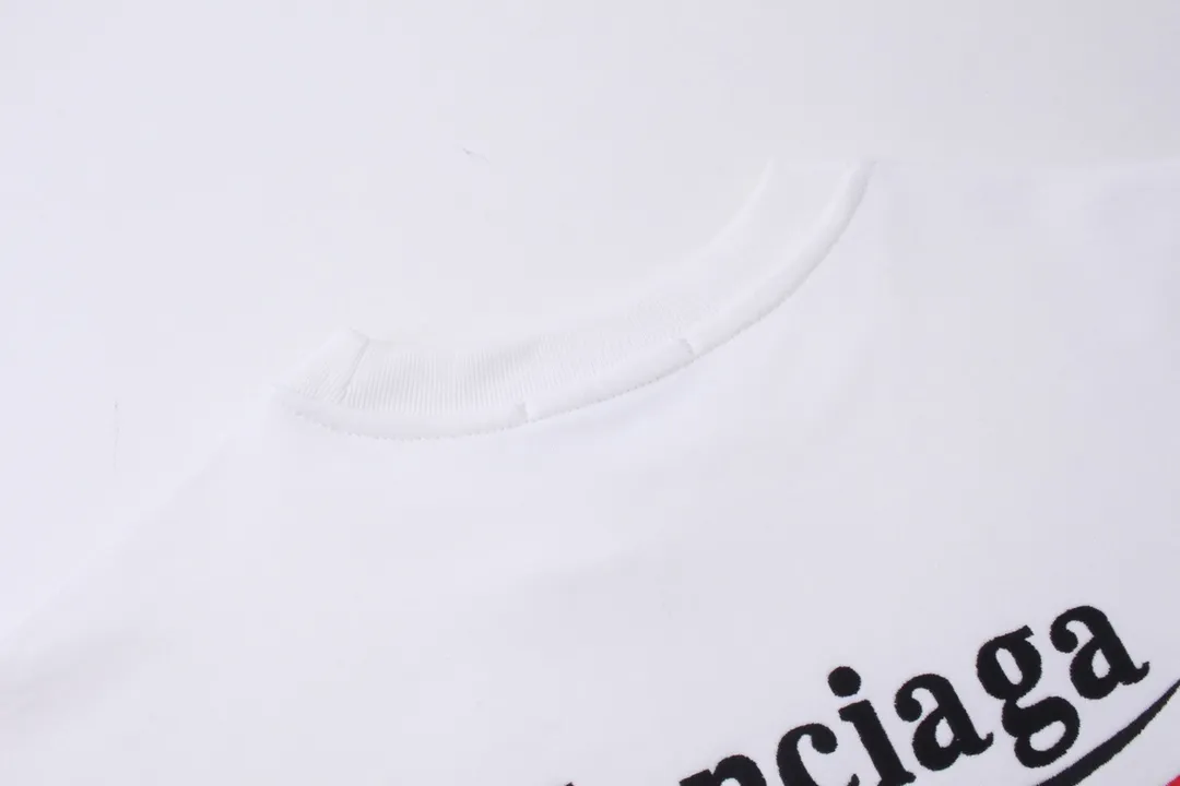 🅿️240 Detailed picture [Top version. Official website quality] BALENCI*GA/Paris #Classic style. Coke embroidered round neck sweatshirt. The fabric is made of Paris ZP custom-woven and dyed cotton sweatshirt. The weight is 450 grams. The cloth surface is clean. The cloth pattern is clear, soft and comfortable. The threads are dyed with no color difference. The classic pattern embroidery uses an imported embroidery machine, and the embroidery thread color is embroidered according to the original color. It is produced according to the pictures in the Jubie market. The letters are clear. The three-dimensional effect is strong. The version adopts the OS loose shoulder version. The same style for men and women. Coding: BL235565 Color: black, white, dark gray, blue, off-white Size: XS S M L