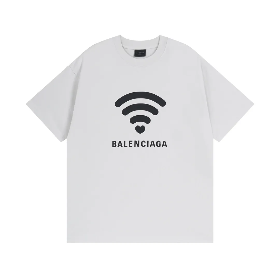 🅿️166 detailed pictures [Top version. Official website quality] BALENCI*GA/Paris. 2024 limited edition. 520 limited WI-FI catwalk style printed short-sleeved T-shirt. Brick cabinet synchronization. Genuine product developed at the first time, happy to print and compare! The fabric is made of Paris ZP custom-woven and dyed cotton double yarn. Weighing 260 grams, the cloth surface is clean. The cloth pattern is clear, soft and comfortable. The threads are dyed with no color difference. The printing uses environmentally friendly imported materials. The letters are clear and the effect is three-dimensional. The version adopts OS loose shoulder design. Same style for men and women. Code: BL223368 Color: black. Off-white Size: XS to L