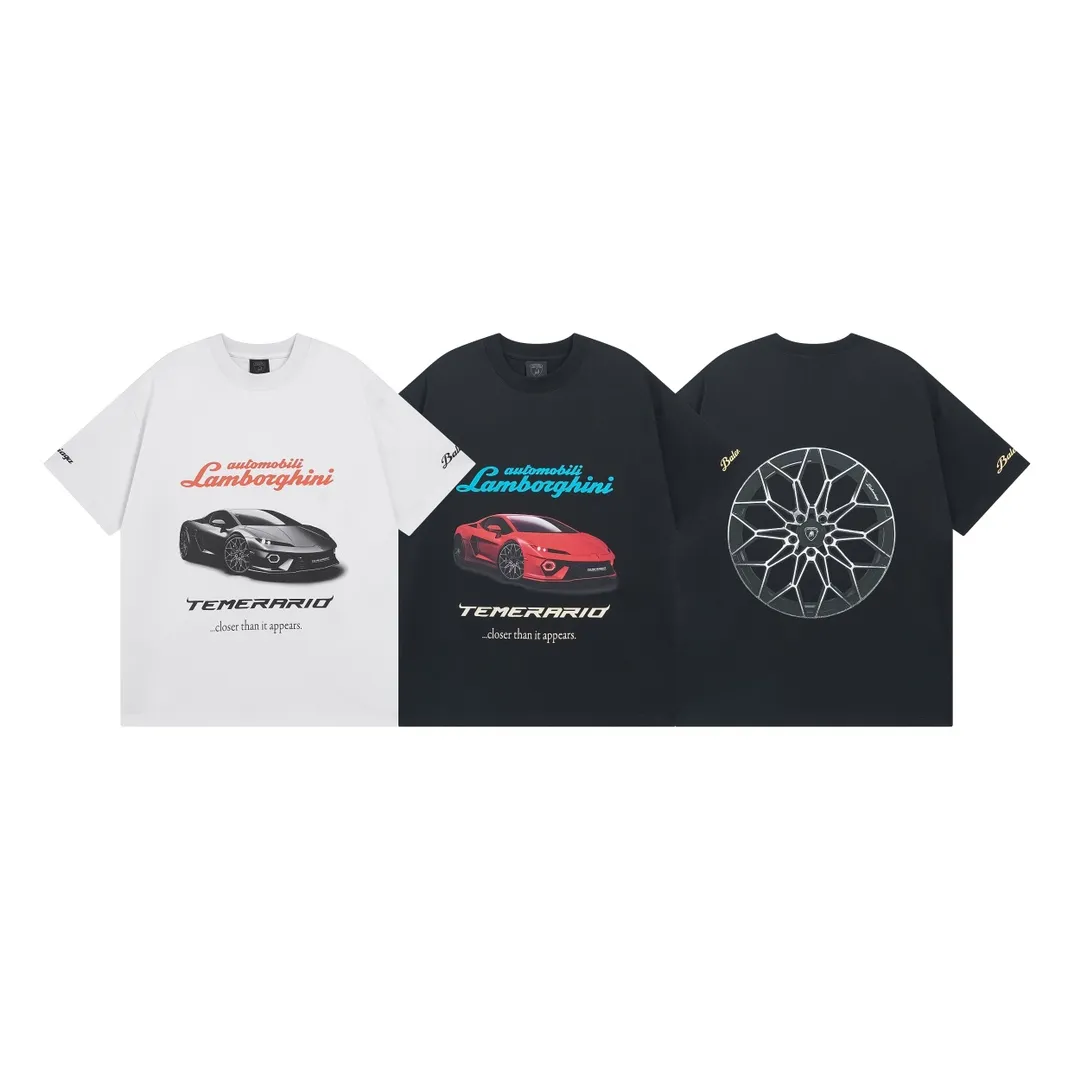 🅿️190 real photos [Top version. Official website quality] BALENCI*GA/Paris co-branded Lamborghini Lamborghini front and back left and right sleeves direct-injection printed short-sleeved T-shirt # SS25 latest model. Research and development at the first time, different market currencies. Comparisons welcome. The fabric is made of Paris ZP custom-woven and dyed cotton double yarn. Weighing 260 grams, the cloth surface is clean. The cloth pattern is clear, soft and comfortable. The threads are dyed with no color difference. Printing adopts computer direct printing. The pattern letters are clear, three-dimensional and without burrs. Jubie market produces pictures based on pictures. Welcome to compare. The version adopts OS loose shoulder design. Same style for men and women. Code: BL253630 Color: white gray, black, apricot Size: XS S M L
