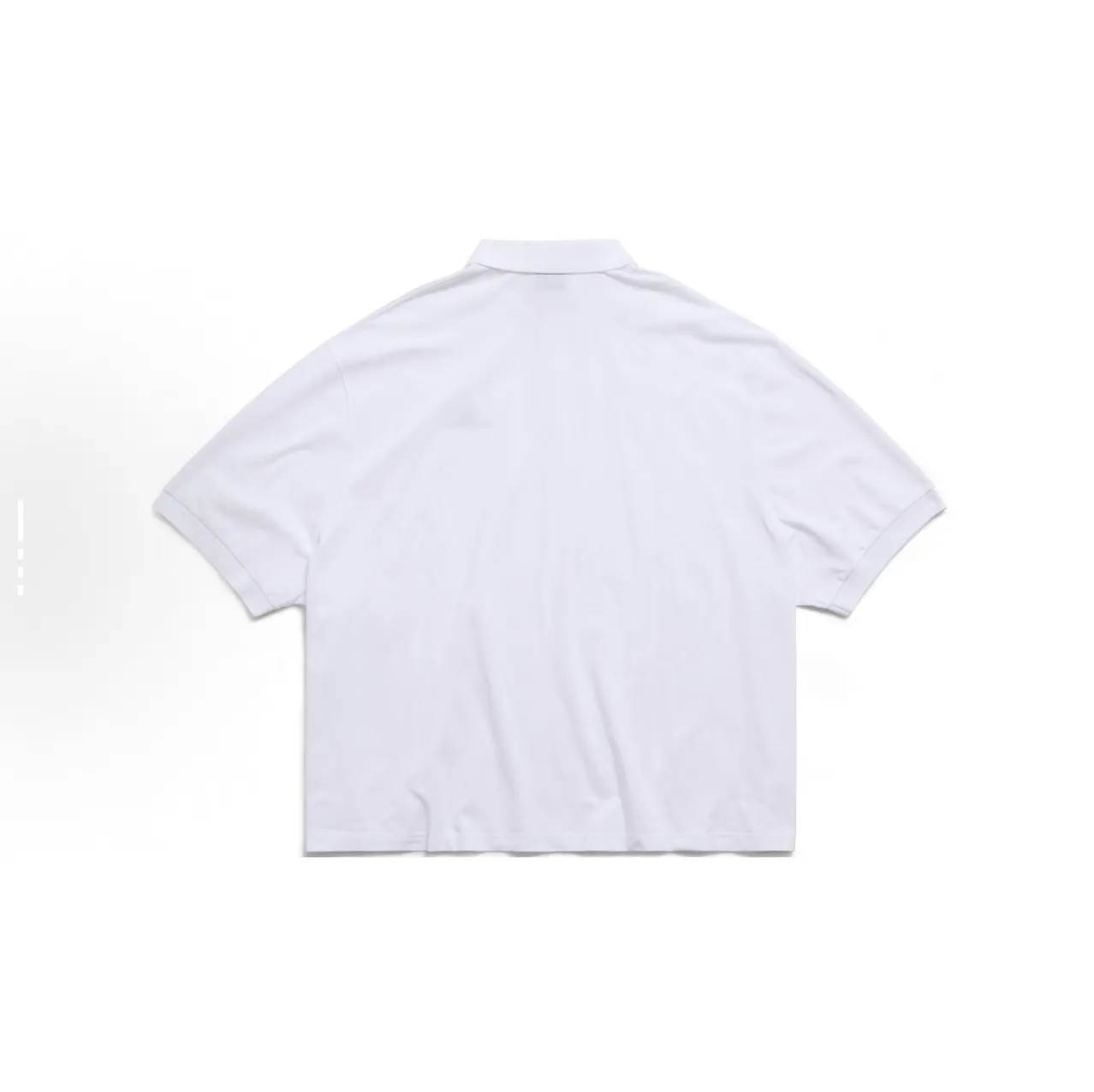 🅿️200 Actual pictures [Top version. Official website quality] BALENCI*GA/Paris #2025 new style, Paris classic LOGO double B embroidered POLO shirt, pure cotton rib cuffs, welcome to compare! The fabric is made of Paris ZP custom-woven and dyed cotton pique, with a weight of 260 grams. The cloth surface is clean. The cloth pattern is clear, soft and comfortable. The threads are woven and dyed with no color difference. The embroidered LOGO is embroidered using imported Tajima embroidery machine. The effect is three-dimensional. Restore the brick cabinet, adopt OS loose shoulder style. Same style for men and women. Coding: BL252205 Color: black, white Size: XS S M L