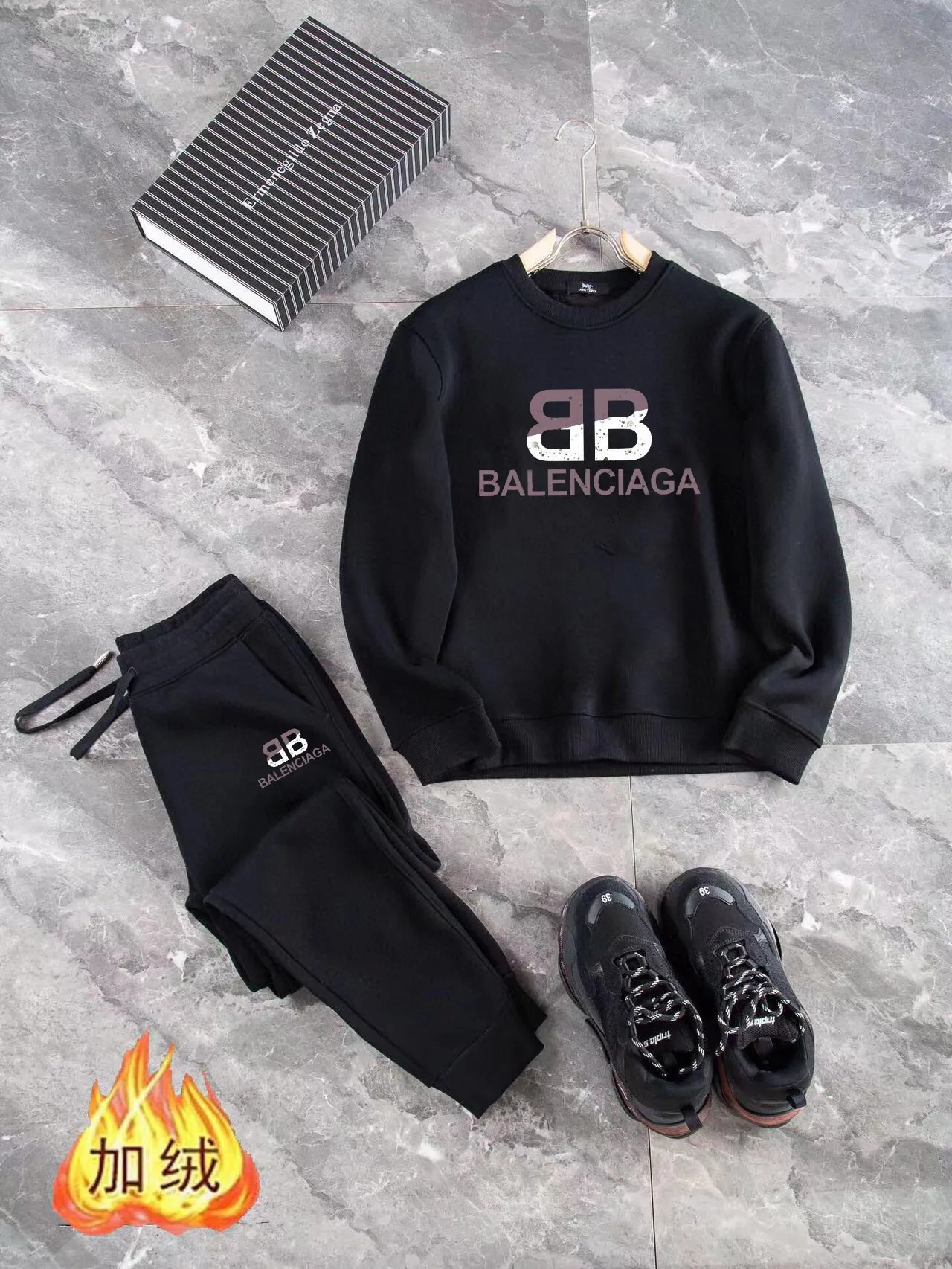 🅿️400 brand [BALENCIAGA] (velvet and thickened) 2025 autumn and winter new products, celebrities' favorite fashion-flavored casual suits, clean and neat tailoring, full of urban style. Made of high-quality customized fabrics, the lining has excellent thermal insulation effect, feels soft and dry, and the upper body effect is crisp and stylish. The three-dimensional cutting process and the pattern are all of high standards, and the silhouette version has the right benefits! It is not tight at all, and you feel good when you put it on. So many top-quality raw materials create high-end products with unparalleled value. It is the first choice for high-end fashion people. (Size: M-4XL can wear up to 200 pounds)