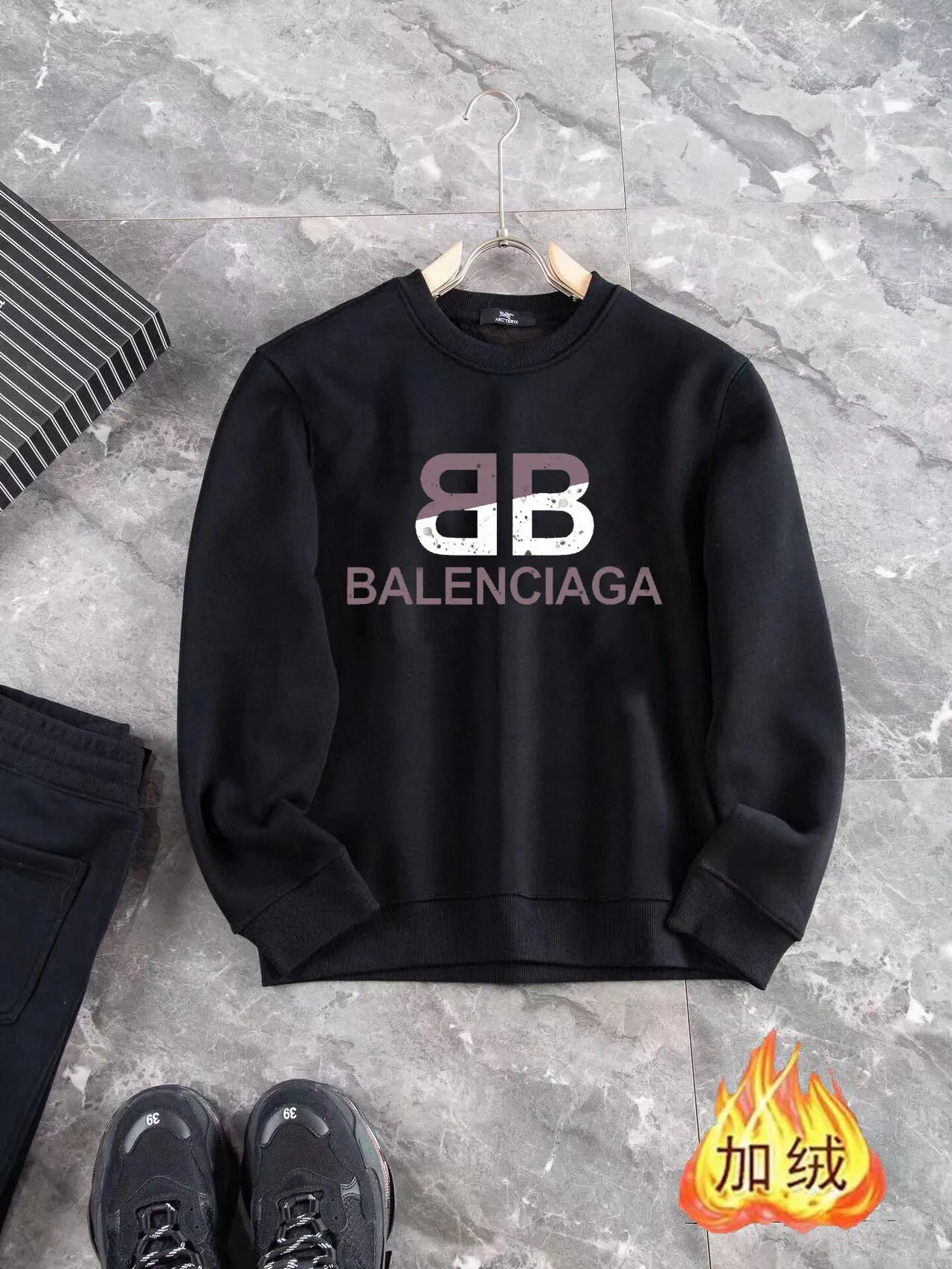 🅿️400 brand [BALENCIAGA] (velvet and thickened) 2025 autumn and winter new products, celebrities' favorite fashion-flavored casual suits, clean and neat tailoring, full of urban style. Made of high-quality customized fabrics, the lining has excellent thermal insulation effect, feels soft and dry, and the upper body effect is crisp and stylish. The three-dimensional cutting process and the pattern are all of high standards, and the silhouette version has the right benefits! It is not tight at all, and you feel good when you put it on. So many top-quality raw materials create high-end products with unparalleled value. It is the first choice for high-end fashion people. (Size: M-4XL can wear up to 200 pounds)
