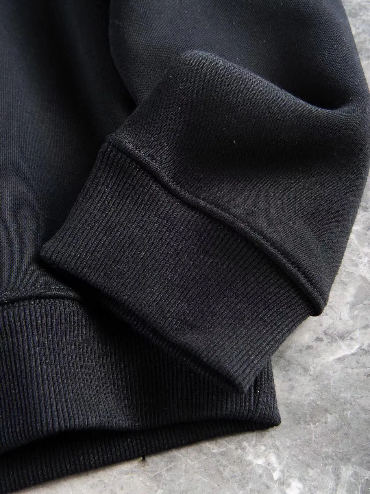 🅿️400 brand [BALENCIAGA] (velvet and thickened) 2025 autumn and winter new products, celebrities' favorite fashion-flavored casual suits, clean and neat tailoring, full of urban style. Made of high-quality customized fabrics, the lining has excellent thermal insulation effect, feels soft and dry, and the upper body effect is crisp and stylish. The three-dimensional cutting process and the pattern are all of high standards, and the silhouette version has the right benefits! It is not tight at all, and you feel good when you put it on. So many top-quality raw materials create high-end products with unparalleled value. It is the first choice for high-end fashion people. (Size: M-4XL can wear up to 200 pounds)