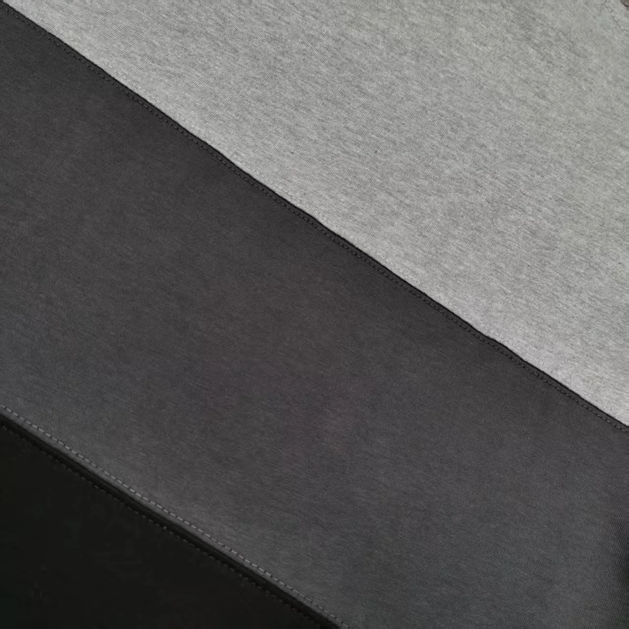 [Top version. Official website quality] BALENCI*GA/Paris. SS25 latest model. Color splicing series. New LOGO monogram printing. Spliced ​​short-sleeved T-shirt. Brick cabinet synchronization. Genuine development at the first time. The fabric is made of Paris ZP custom-woven and dyed cotton double yarn. Weighing 260 grams, the cloth surface is clean. The cloth pattern is clear, soft and comfortable. The threads are dyed with no color difference. The printing is made of environmentally friendly imported materials. The letters are clear and the effect is three-dimensional. The version adopts OS loose shoulder design. Same style for men and women. Color: black and gray. Size: XS S M L P: 280