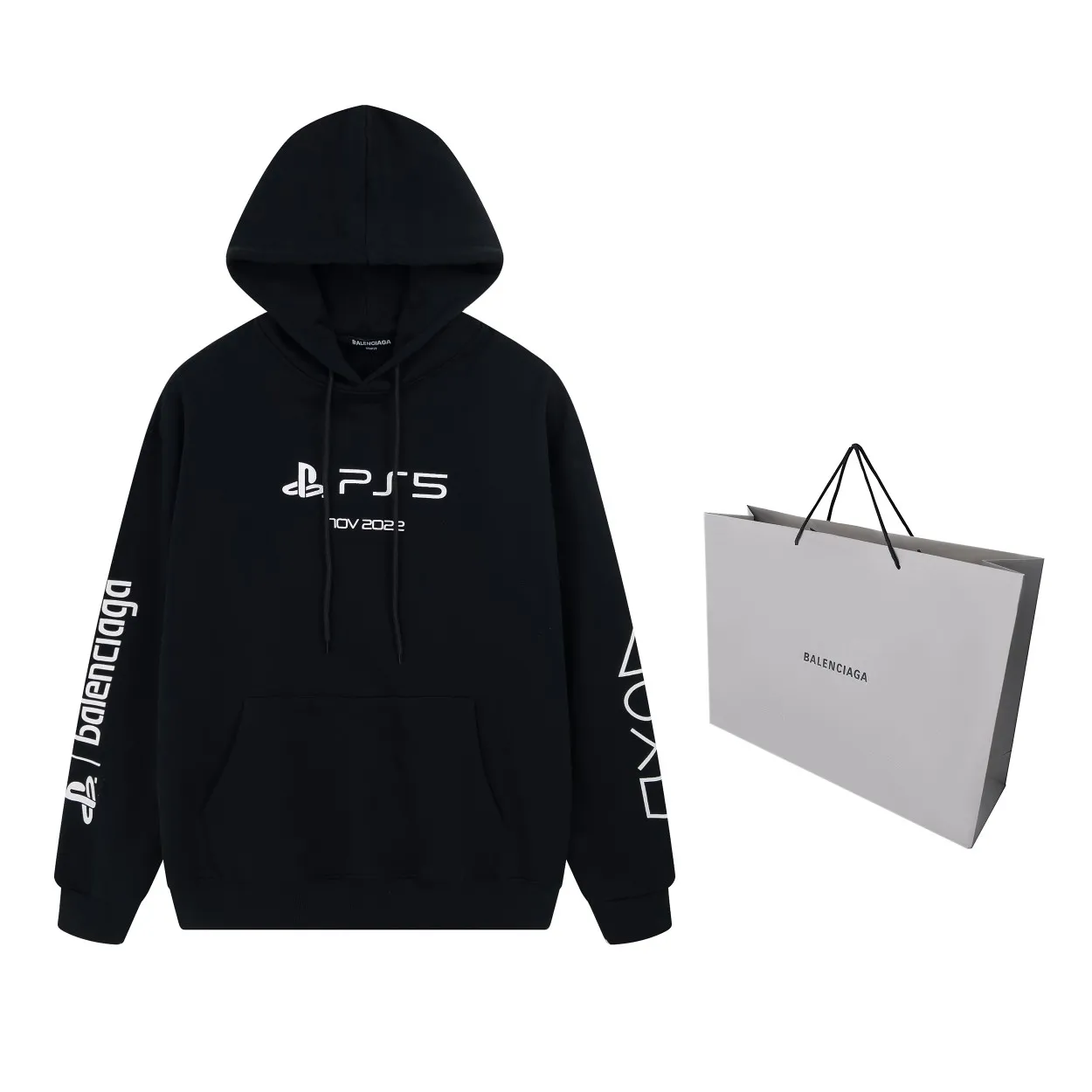 🅿️296 Detailed picture [Top version. Official website quality] BALENCI*GA/Paris. Classic model 22SS #BALENCI*GA / PlayStation co-branded. Ps5 letter geometric pattern printed hooded long-sleeved sweatshirt. Autumn and winter brick cabinet synchronization. The fabric is made of Paris ZP custom-woven and dyed 100% cotton double-yarn large sweater. The net weight is 460 grams. The cloth surface is clean. The cloth pattern is clear, soft and comfortable. The threads are woven and dyed with no color difference. The classic letter pattern is made of precision mesh. Imported environmentally friendly rubber paddle printing, the letters are clear. The effect is three-dimensional, restoring the brick cabinet, and the version adopts the OS loose shoulder style. Same style for men and women Coding: BL238085 Color: Black. White Size: XS S M L