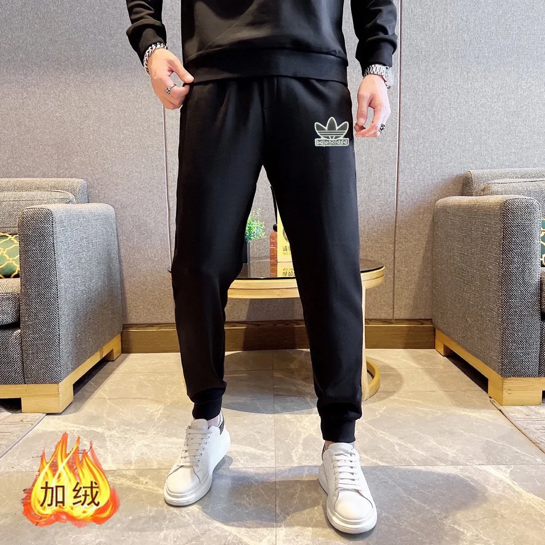 🅿️400 brand [BALENCIAGA] (velvet and thickened) 2025 autumn and winter new products, celebrities’ favorite fashion-flavored casual suits, clean and neat tailoring, full of urban style. Made of high-quality custom-made fabrics, the lining has excellent thermal insulation effect, feels soft and dry, and the upper body effect is crisp and stylish. The three-dimensional cutting process and the pattern are all of high standards, and the silhouette version has the right benefits! It is not tight at all, and you feel good when you put it on. So many top-quality raw materials create high-end products with unparalleled value. It is the first choice for high-end fashion people. (Size: M-4XL can wear up to 200 pounds)