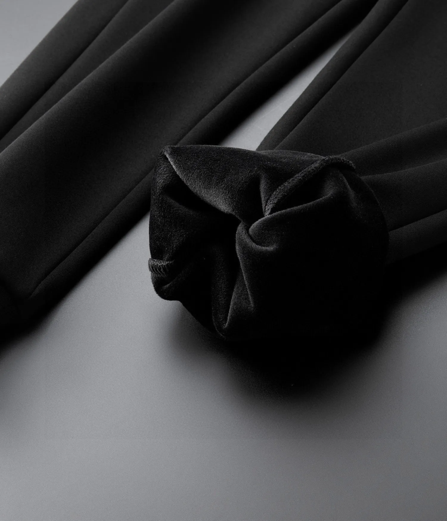 🅿️400 brand [BALENCIAGA] (velvet and thickened) 2025 autumn and winter new products, celebrities’ favorite fashion-flavored casual suits, clean and neat tailoring, full of urban style. Made of high-quality custom-made fabrics, the lining has excellent thermal insulation effect, feels soft and dry, and the upper body effect is crisp and stylish. The three-dimensional cutting process and the pattern are all of high standards, and the silhouette version has the right benefits! It is not tight at all, and you feel good when you put it on. So many top-quality raw materials create high-end products with unparalleled value. It is the first choice for high-end fashion people. (Size: M-4XL can wear up to 200 pounds)