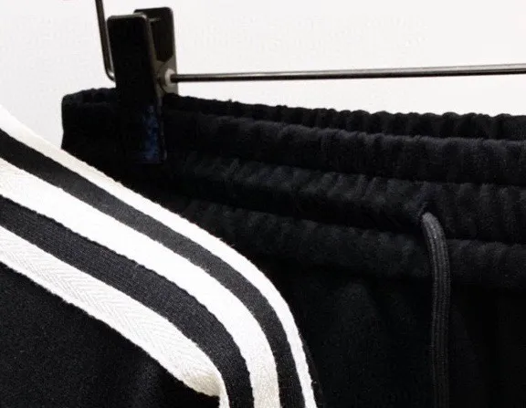 🅿️580 [BALENCIAGA] Hot-selling suit is coming. Focus on the original version of the official website. 2025 new hot-selling cardigan and sweatshirt suit. The original order is the best. 🇭🇰The meticulous work of top designers is dedicated to a fitting and perfect upper body effect. All-natural high-quality Tencel Roman cotton 100%, close-fitting comfort, noble and elegant! Original hardware embodies elegance and nobility! Counter size: M-3XL (maximum wear up to 190 pounds)