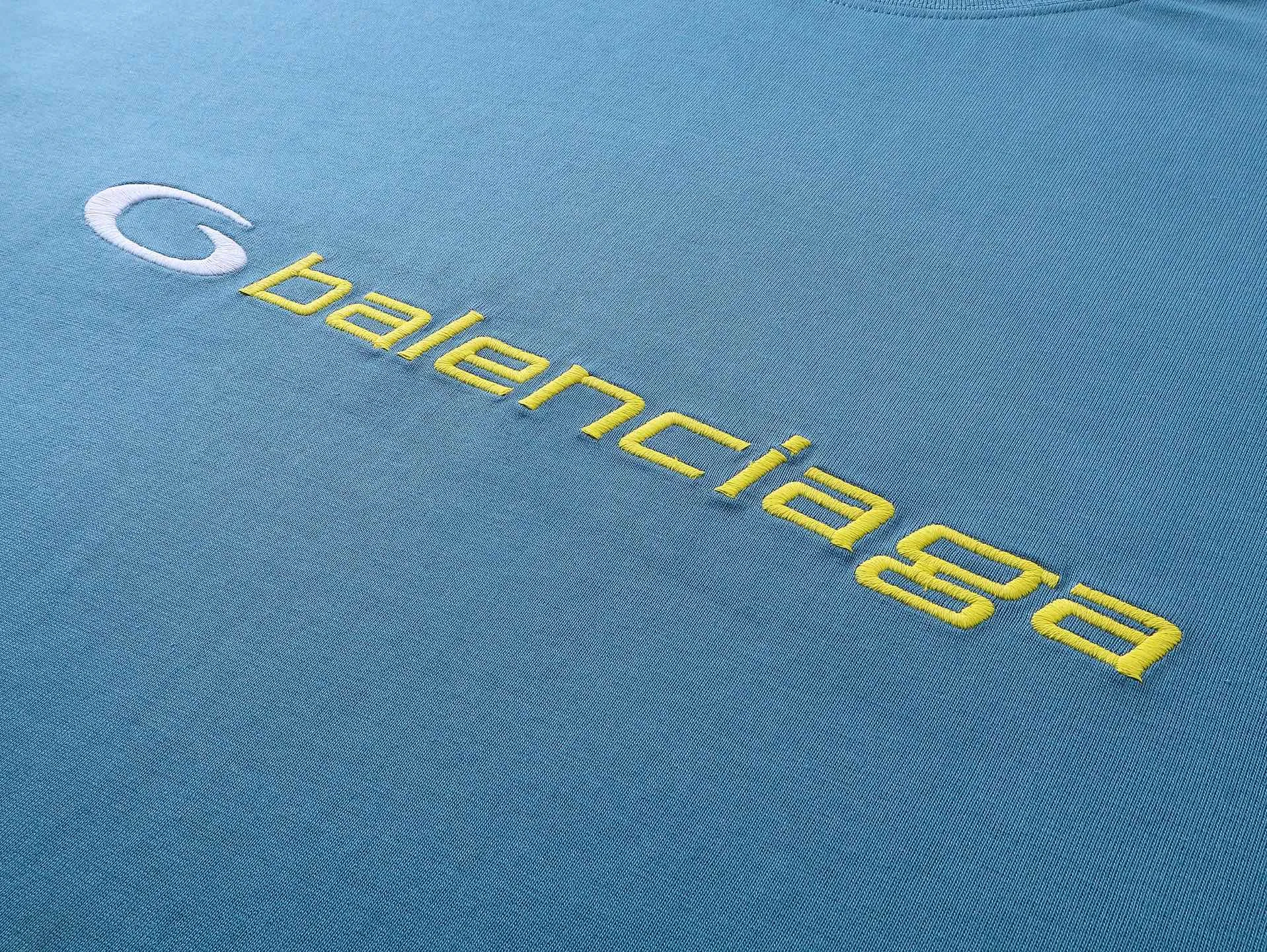 🅿️194 Real photos [Top version. Official website quality] BALENCI*GA/Paris BALENCI*GA# new style, 2025 new letter LOGO on the front and back, exquisite embroidery on the left and right cuffs of short-sleeved T-shirts. Brick cabinet synchronization. Welcome to compare. The fabric is made of Paris ZP custom-woven and dyed 100% cotton double-yarn compact cotton. The weight is 260 grams. The cloth surface is clean. The cloth pattern is clear. It is soft and comfortable. It has good color fastness and is not easy to change color. The threads are woven and dyed with no color difference. The embroidery is done using a Tajima embroidery machine, with clear patterns and three-dimensional letters. Comparisons welcome. Restore the brick cabinet. The version adopts the OS loose shoulder version. Same style for men and women. Code: BL253680 Color: black, fog blue Size: XS S M L