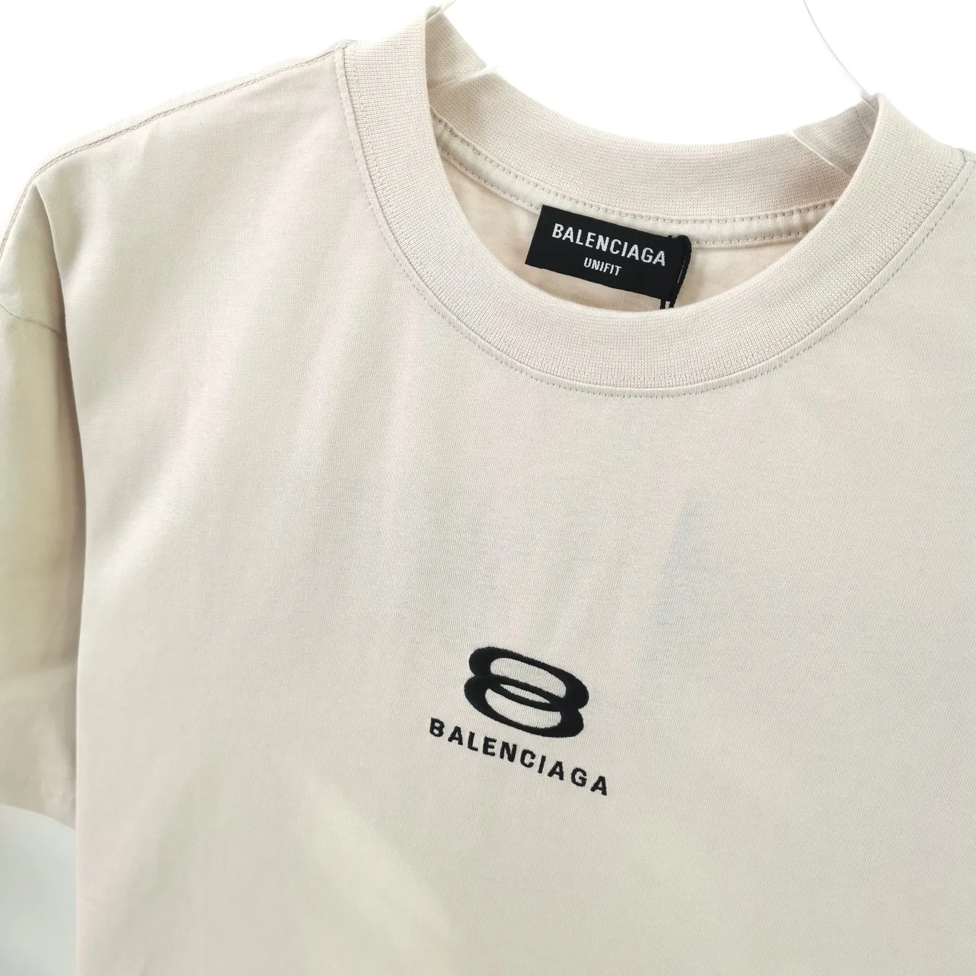 [New arrival] The top proven version of Balenciaga BALENCIAGA double-ring embroidery ski limited to male and female couples star same style pure cotton short-sleeved T-shirt BEHRINGER embroidery technology, environmentally friendly series! The embroidery is meticulous and detailed! The font is full and the texture is clear! The fabric is made of 280g high-count double-yarn pure cotton, polyester-free, and absolutely no pilling! Size: XS-L Color: Off-white Taro Purple P:250