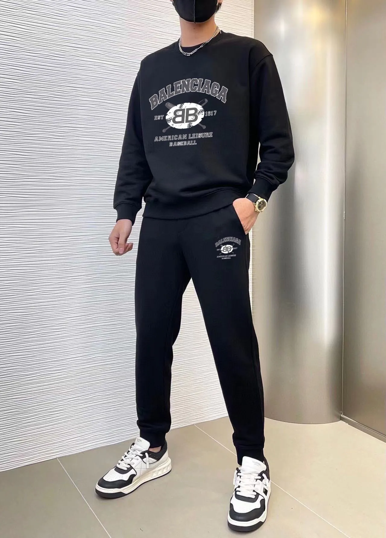 🅿️380 [BALENCIAGA] (Gospel for fat people) hot-selling suit is coming. Focus on the original version of the official website. 2025 new hot-selling sweatshirt suit. The original order is the best. 🇭🇰The meticulous work of top designers is dedicated to a fitting and perfect upper body effect. 100% natural high-quality Roman cotton, close-fitting comfort, noble and elegant! Original hardware embodies elegance and nobility! Counter size: M-5XL (maximum wear up to 220 pounds)