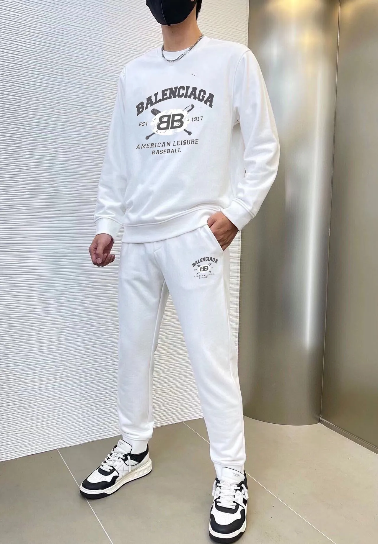 🅿️380 [BALENCIAGA] (Gospel for fat people) hot-selling suit is coming. Focus on the original version of the official website. 2025 new hot-selling sweatshirt suit. The original order is the best. 🇭🇰The meticulous work of top designers is dedicated to a fitting and perfect upper body effect. 100% natural high-quality Roman cotton, close-fitting comfort, noble and elegant! Original hardware embodies elegance and nobility! Counter size: M-5XL (maximum wear up to 220 pounds)
