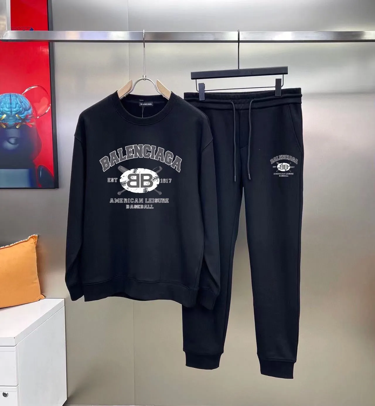 🅿️380 [BALENCIAGA] (Gospel for fat people) hot-selling suit is coming. Focus on the original version of the official website. 2025 new hot-selling sweatshirt suit. The original order is the best. 🇭🇰The meticulous work of top designers is dedicated to a fitting and perfect upper body effect. 100% natural high-quality Roman cotton, close-fitting comfort, noble and elegant! Original hardware embodies elegance and nobility! Counter size: M-5XL (maximum wear up to 220 pounds)