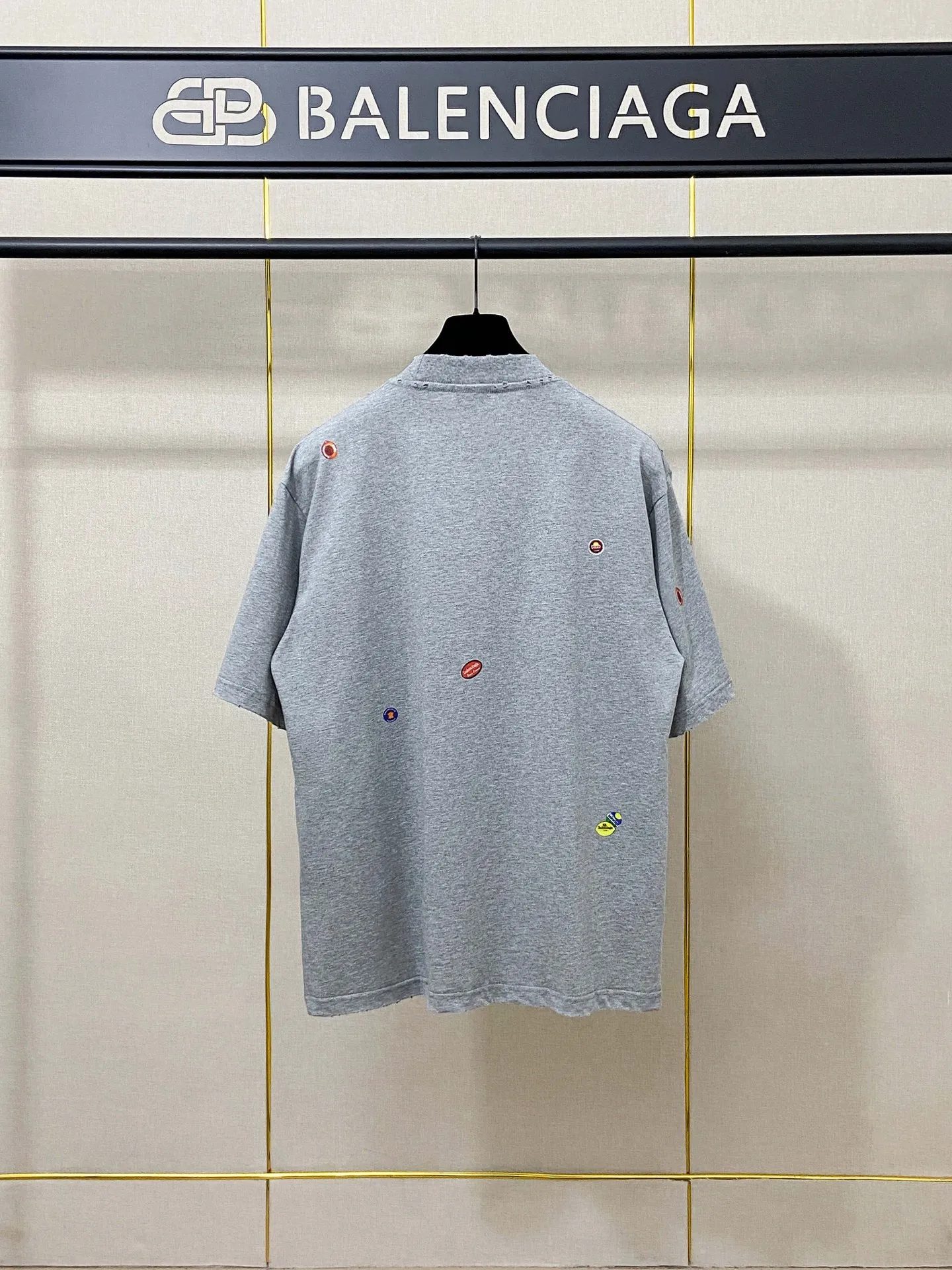 🅿️200 9191# Actual pictures Top version [[BALENCIA*GA] Official website quality Paris new joint Vintage fruit pattern printed short-sleeved T-shirt OS version Loose dropped shoulders Unisex style Fabric: 260g 100% cotton double yarn Craftsmanship: front and rear panels, left and right sleeves heat transfer, garment wash, worn, distressed, fixed color Color: floral gray pink Size: XS S M L