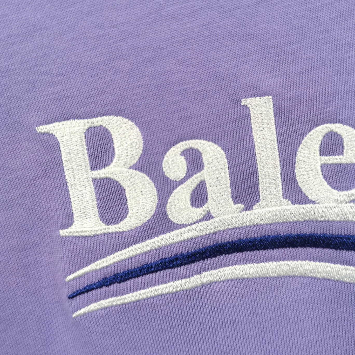 [New arrival] The top tested version of Balenciaga BALENCIAGA Cola Malone embroidery printed male and female couple star same style short-sleeved T-shirt in three colors, guaranteed to be the same as the original fabric, no color difference! Customized dyeing in a package! INS, Xiaohongshu’s popular style, classics that never fade away! The king of orders in Spain, the fried chicken is highly recommended! 32S 280g pure cotton double yarn fabric, comfortable and wide! Full of drape! The printing uses Tajima embroidery machine imported from Japan, which is known as the fighter among embroidery machines. The embroidery is meticulous, with no threads or skipped threads, the printing and embroidery are full and fine, and the letter spacing is consistent with ZP! Wearing it gives you full confidence and peace of mind! The labels and washes are all correct! On behalf of G at the same level! Consistent packaging at the counter!  Size: XS-L Color: Beige, taro purple, active gray, light hemp gray P:260