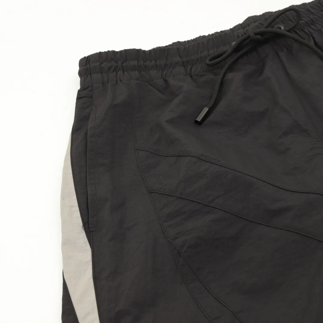 🅿️390 Balenciaga/Balenciaga half-letter embroidered splicing sports trousers, light luxury, a must-have item for daily commuting for men and women, correct version, welcome to compare · Customized matte Taslan jacket fabric · The fabric has been treated with a waterproof coating process · OS ultra-loose silhouette design Size: XS-L