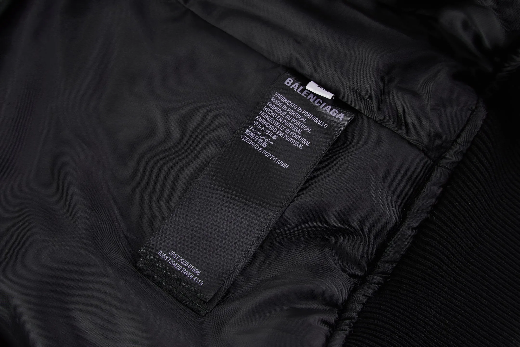 🅿️920 BLCG 01 Basketball Series Baseball Leather Jacket The fabric is made of customized environmentally friendly pu leather material with thin cotton lining. The letters are patch embroidered. They are laser cut first and then stitched and sewn in position, which is time-consuming and laborious. Size:XS-S-M-L
