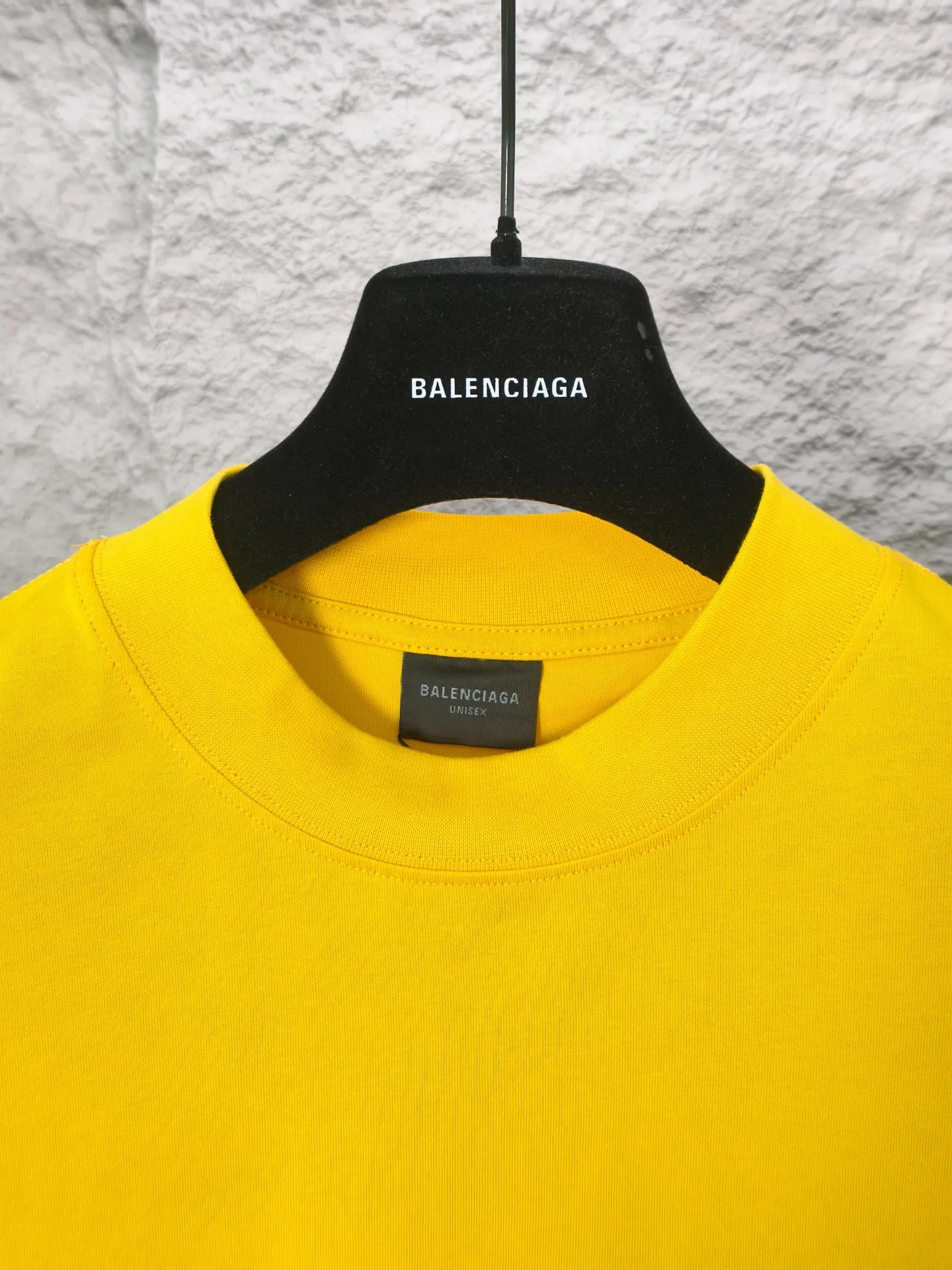 🅿️180 9207# Actual pictures Top version [[BALENCIA*GA] Official website quality Paris new ski series 3M size LOGO embroidered short-sleeved T-shirt OS version Loose dropped shoulders Unisex style Fabric: 260 grams 100% cotton double yarn Technology: Front and back embroidery Garment washing Shape solid Color: Black Blue Yellow Size: XS S M L