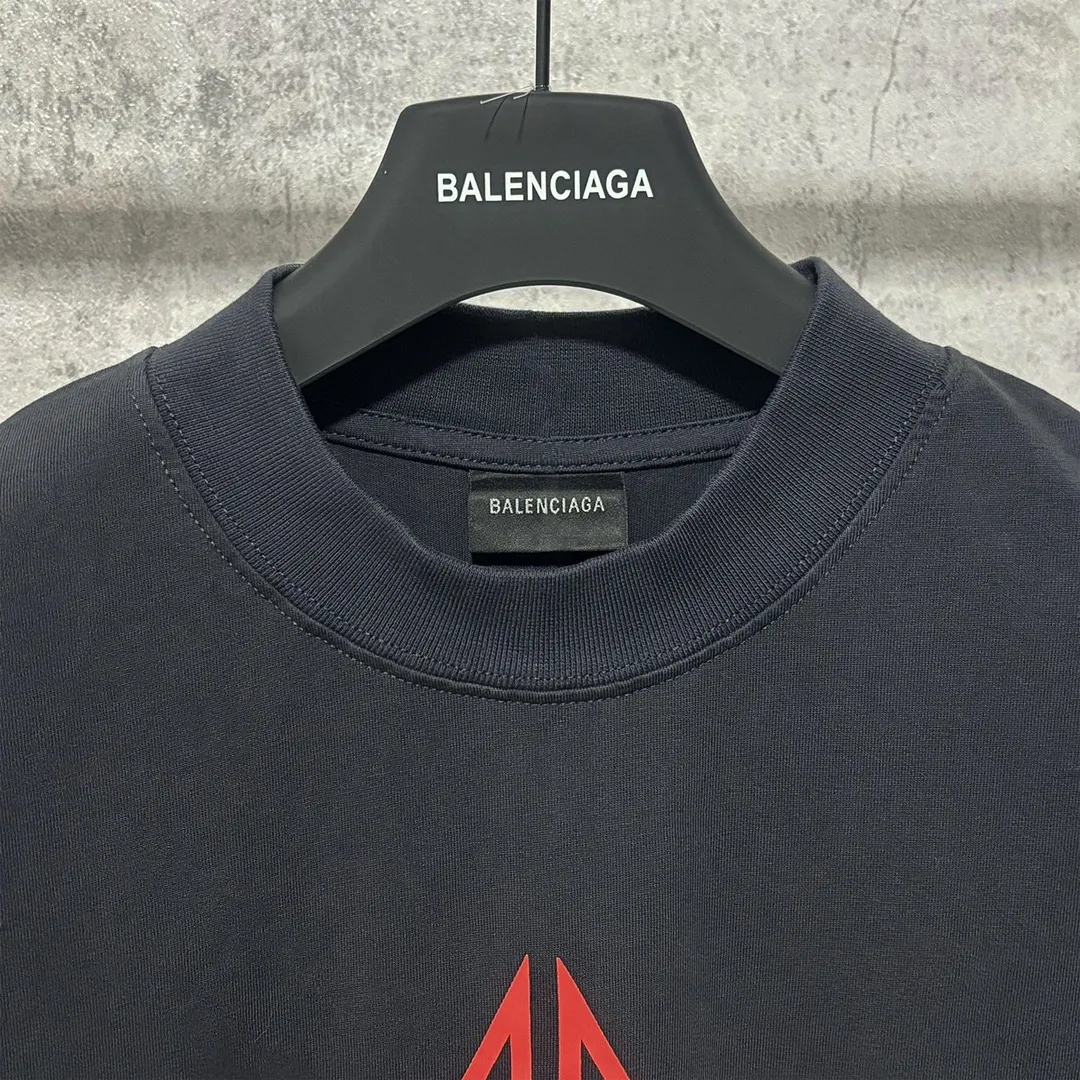 🅿️160 9103# Actual pictures Top version [[BALENCIA*GA] Official website quality Paris new classic letter LOGO printed short-sleeved T-shirt OS version Loose dropped shoulders Unisex style Fabric: 260g 100% cotton double yarn Technology: Front and rear left and right sleeve printing Garment wash Shape solid color Color: Gray blue White Size: XS S M L