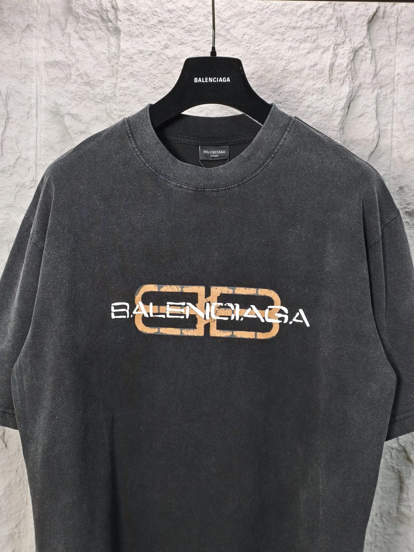 🅿️170 9211# Actual photo top version [[BALENCIA*GA] official website quality Paris new chest fuzzy double BB printed LOGO printed short-sleeved T-shirt OS version loose dropped shoulders Unisex style Fabric: 260g 100% cotton double yarn Process: front printing Garment wash Distressed solid color Color: washed black Size: XS S M L
