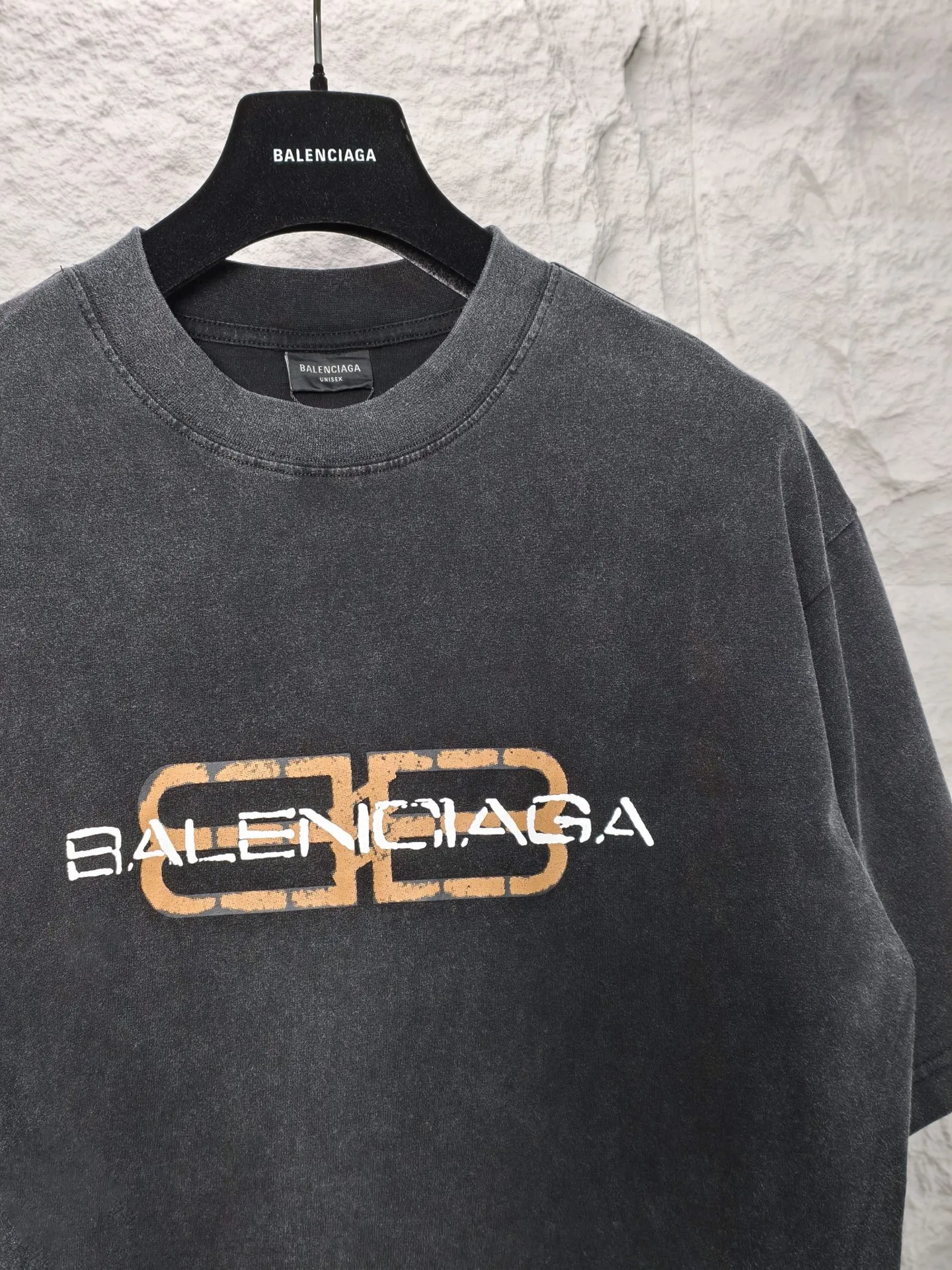 🅿️170 9211# Actual photo top version [[BALENCIA*GA] official website quality Paris new chest fuzzy double BB printed LOGO printed short-sleeved T-shirt OS version loose dropped shoulders Unisex style Fabric: 260g 100% cotton double yarn Process: front printing Garment wash Distressed solid color Color: washed black Size: XS S M L