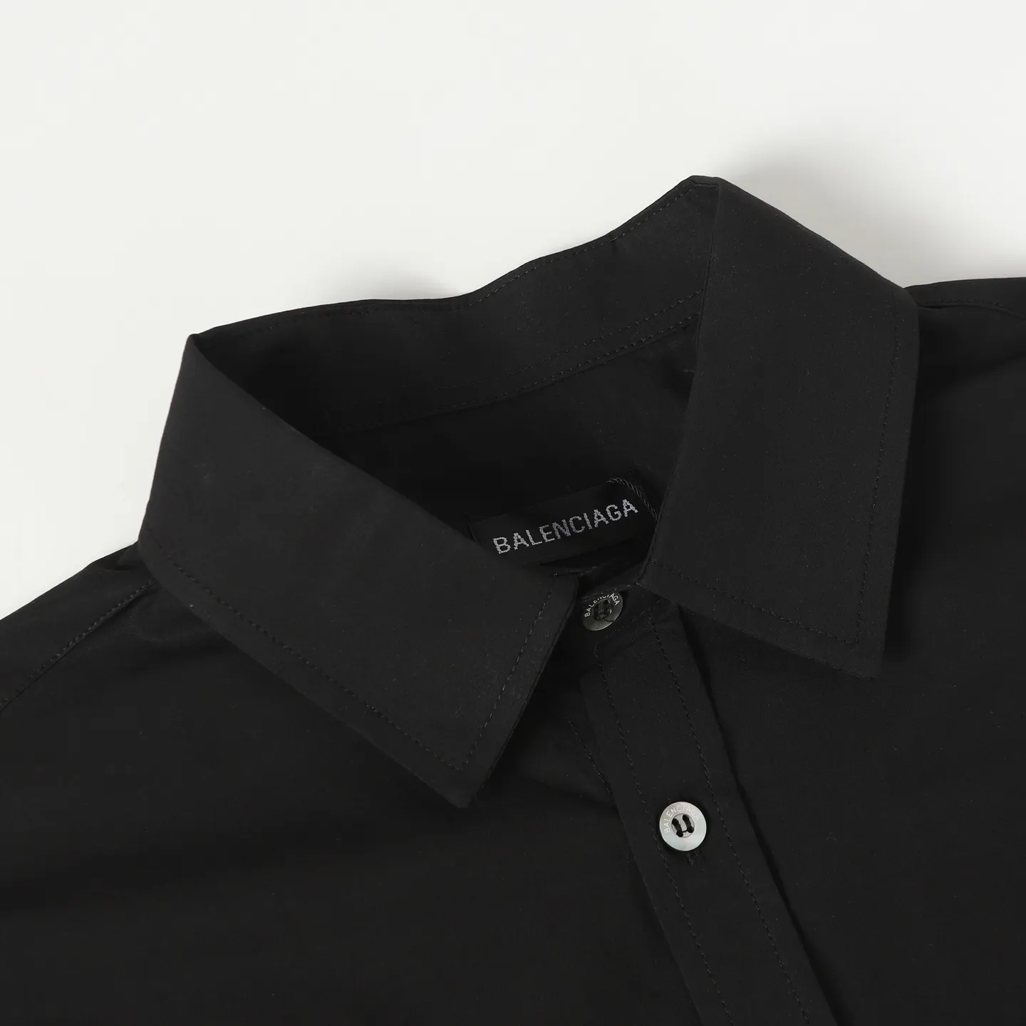 🅿️306 BALENCIAGA BLCG NANO BB embroidered long-sleeved shirt. Customized plain cotton fabric, imported machine embroidery technology, using side-turn buried stitching process to provide high-quality stitching effect, smooth and neat, neat and tidy. The fabrics have been sand washed for better hand feel and texture, not easy to deform, not easy to shrink, not easy to fade, customized accessories, loose version Color: black/white Size: 36 38 40 42