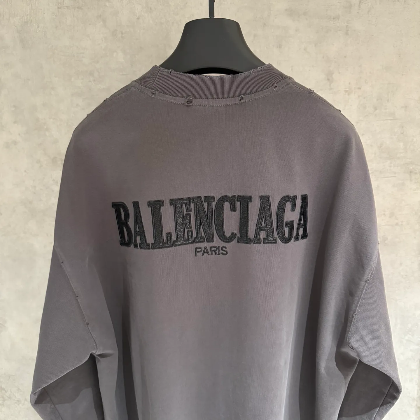 🅿️350 [Strict quality control] Balenciaga 25ss logo embroidered long-sleeved T-shirt. The fabric is made of custom-dyed 100% pure cotton double-ply fabric. 420g garment wash. Front and rear panel embroidery. Front panel post-garment washing process. Custom hardware. Thread. Accessories. Matching. Same style for men and women. Color: black/off-white/white. Size: M-2xl