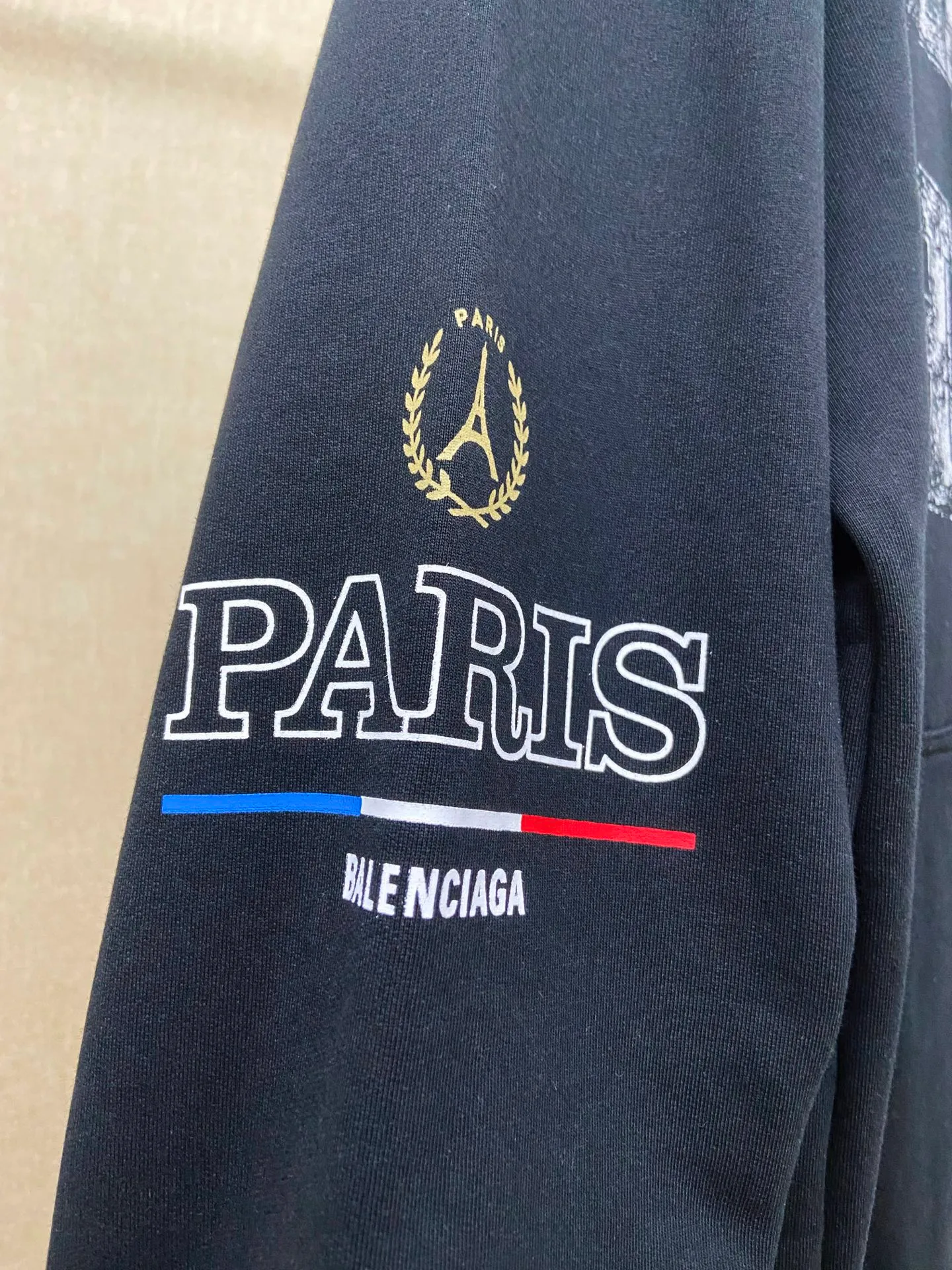 🅿️300 7206# Real photos Top version [[BALENCIA*GA] Official website quality Paris new Balenciaxx art multi-branded hooded sweatshirt OS version Loose dropped shoulders Unisex style Fabric: 480g 100% cotton terry David sweater (garment wash) Process: front and back left and right sleeve printing Garment wash Shape solid color Color: black white Size: XS S M L