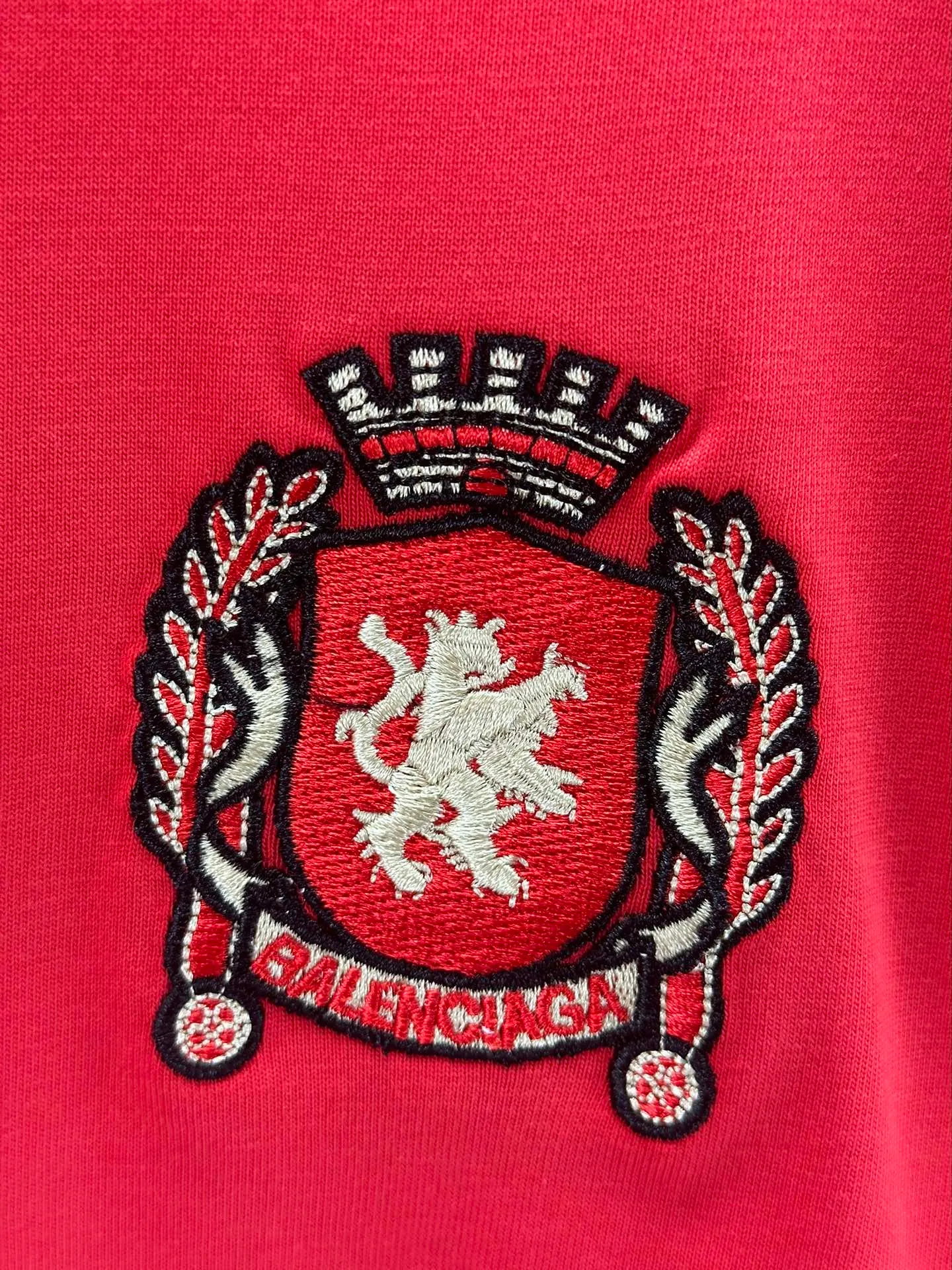 🅿️340 - BALENCI*GA Paris Manchester United co-branded football No. 10 embroidery printed long sleeves, the fabric is made of Paris custom-woven and dyed double-yarn pure cotton fabric. The weight is 280g. The thread is custom-woven and dyed without color difference. The front and rear panels use imported glue screen printing technology + the front and left sleeves use imported Tajima embroidery machine matte light heavy embroidery technology, two high-temperature shaping washes, os dropped shoulders, loose version, same style for men and women! ! -Color: black pink white red fluorescent green -SIZE: XS S M L style number 8606#