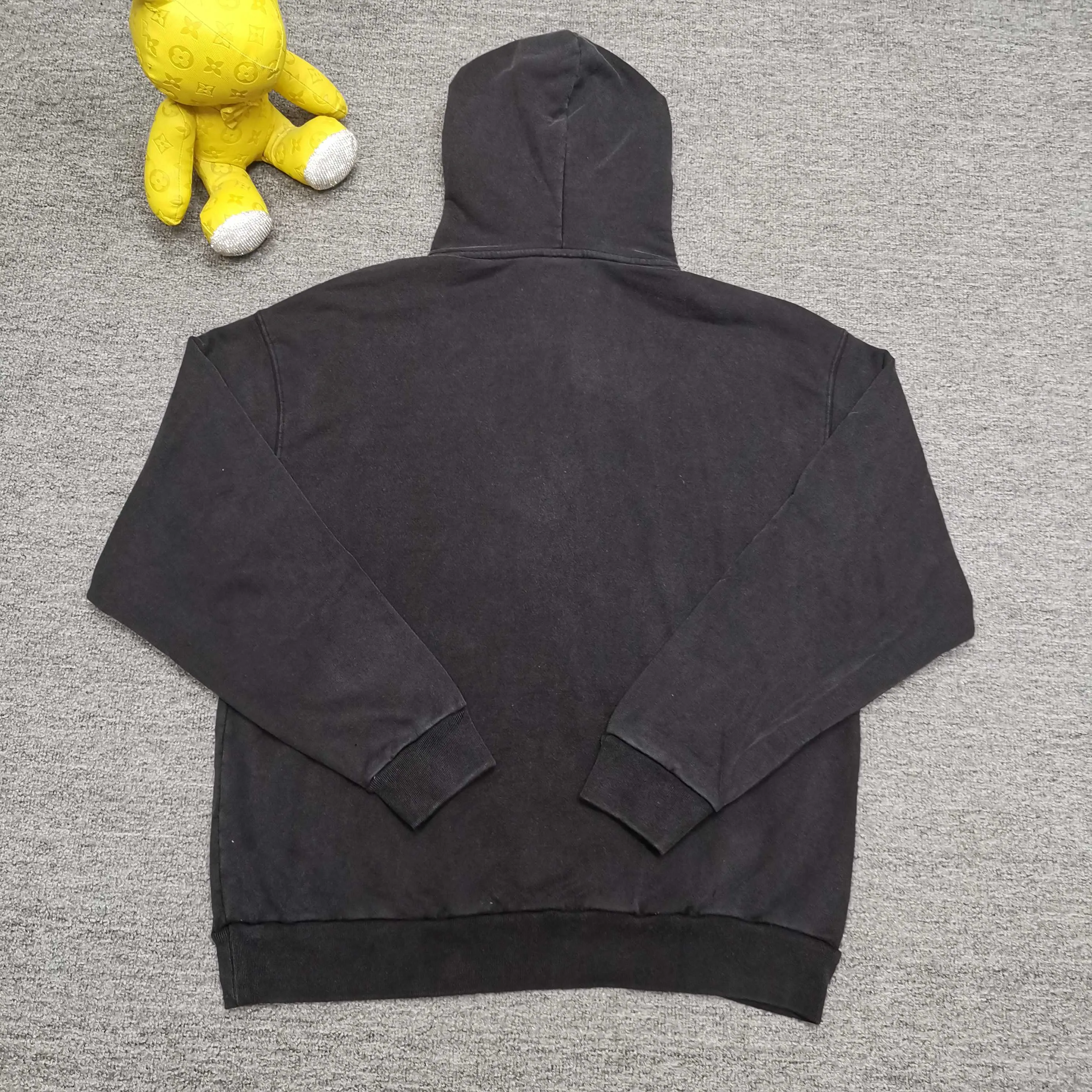 [Top version. Official website quality] BALENCI*GA/25 new style. Latest style SS25 ready-to-wear washable hooded sweatshirt with Los Angeles night scene direct-printed print on the front. Research and development at the first time, different market currencies. Comparisons welcome. The fabric is made of Paris ZP custom-woven and dyed cotton sweatshirt. Weighing 460 grams, the cloth surface is clean. The cloth pattern is clear, soft and comfortable. The threads are dyed with no color difference. Printing adopts computer direct printing. Garments are washed and aged. Jubie market currency. Welcome to compare. The version adopts OS loose shoulder design. Same style for men and women. Color: washed black, apricot. Size: XS S M L P450