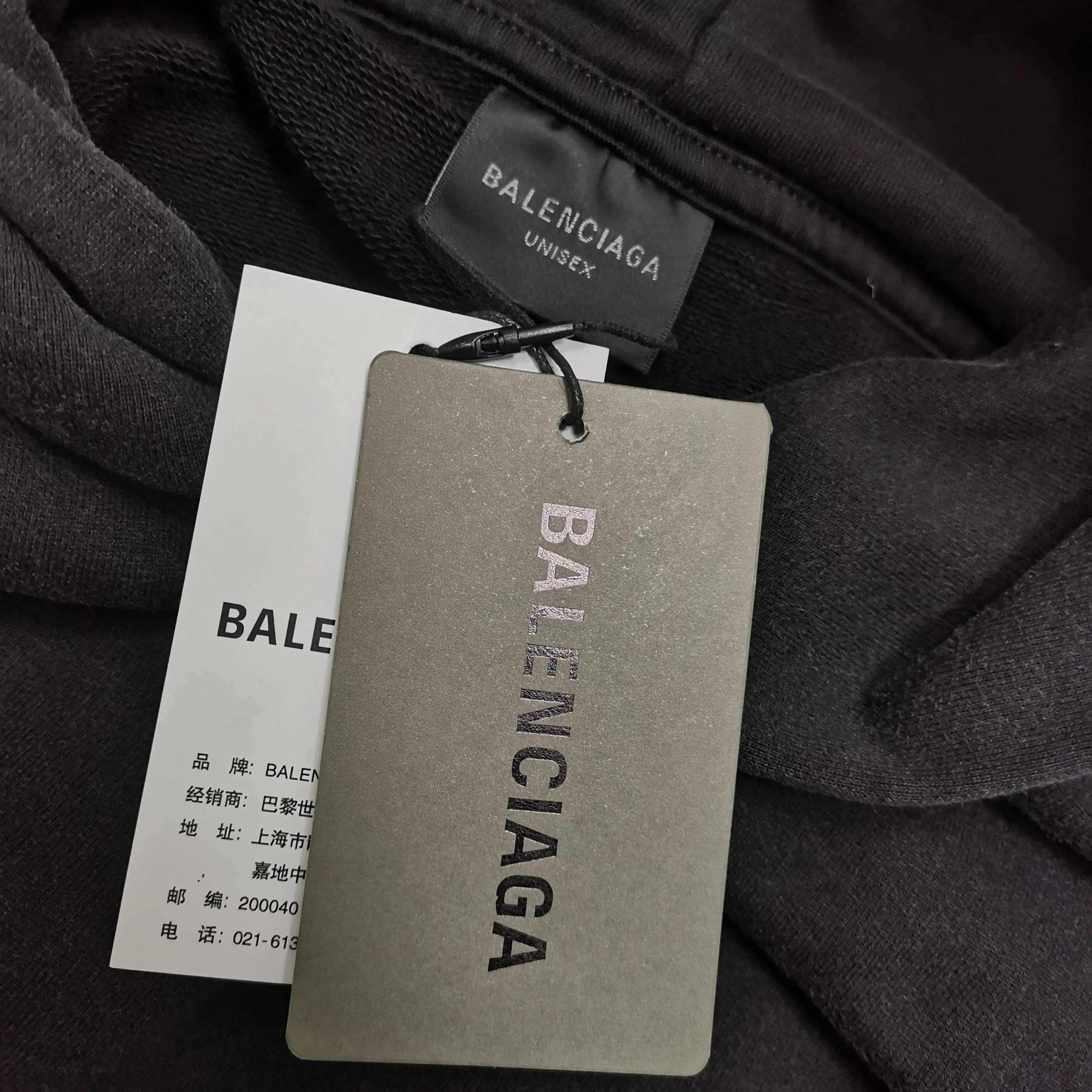 [Top version. Official website quality] BALENCI*GA/25 new style. Latest style SS25 ready-to-wear washable hooded sweatshirt with Los Angeles night scene direct-printed print on the front. Research and development at the first time, different market currencies. Comparisons welcome. The fabric is made of Paris ZP custom-woven and dyed cotton sweatshirt. Weighing 460 grams, the cloth surface is clean. The cloth pattern is clear, soft and comfortable. The threads are dyed with no color difference. Printing adopts computer direct printing. Garments are washed and aged. Jubie market currency. Welcome to compare. The version adopts OS loose shoulder design. Same style for men and women. Color: washed black, apricot. Size: XS S M L P450