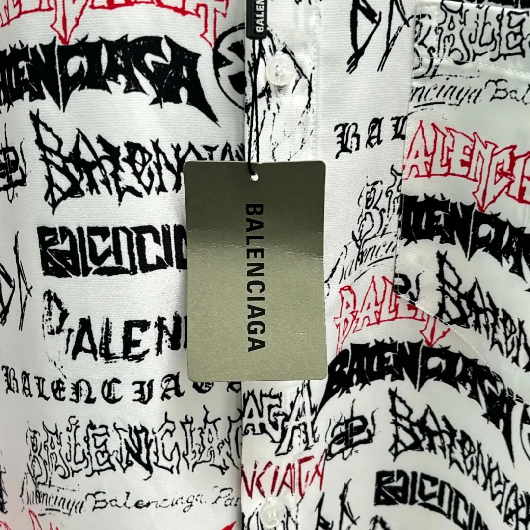 🅿️220 BALENCIAGA/Balenciaga early autumn woven printed shirt uses customized high-quality woven printed fabric. The fabric is very wide and not easy to deform. It is skin-friendly and breathable. The interwoven structure makes the fabric stretch-resistant and tear-resistant. It has outstanding wear resistance. It has a loose version. The upper body is three-dimensional. The lines are smooth and natural. From the shoulder line to the waistline to the hem, the line transition is smooth. There are no unnecessary folds or accumulation. The whole body is neat and stretched. The full-print pattern has clear edges and clean edges. The layers are clear and natural. The color is bright and does not fade or bleed. Size: S M L XL