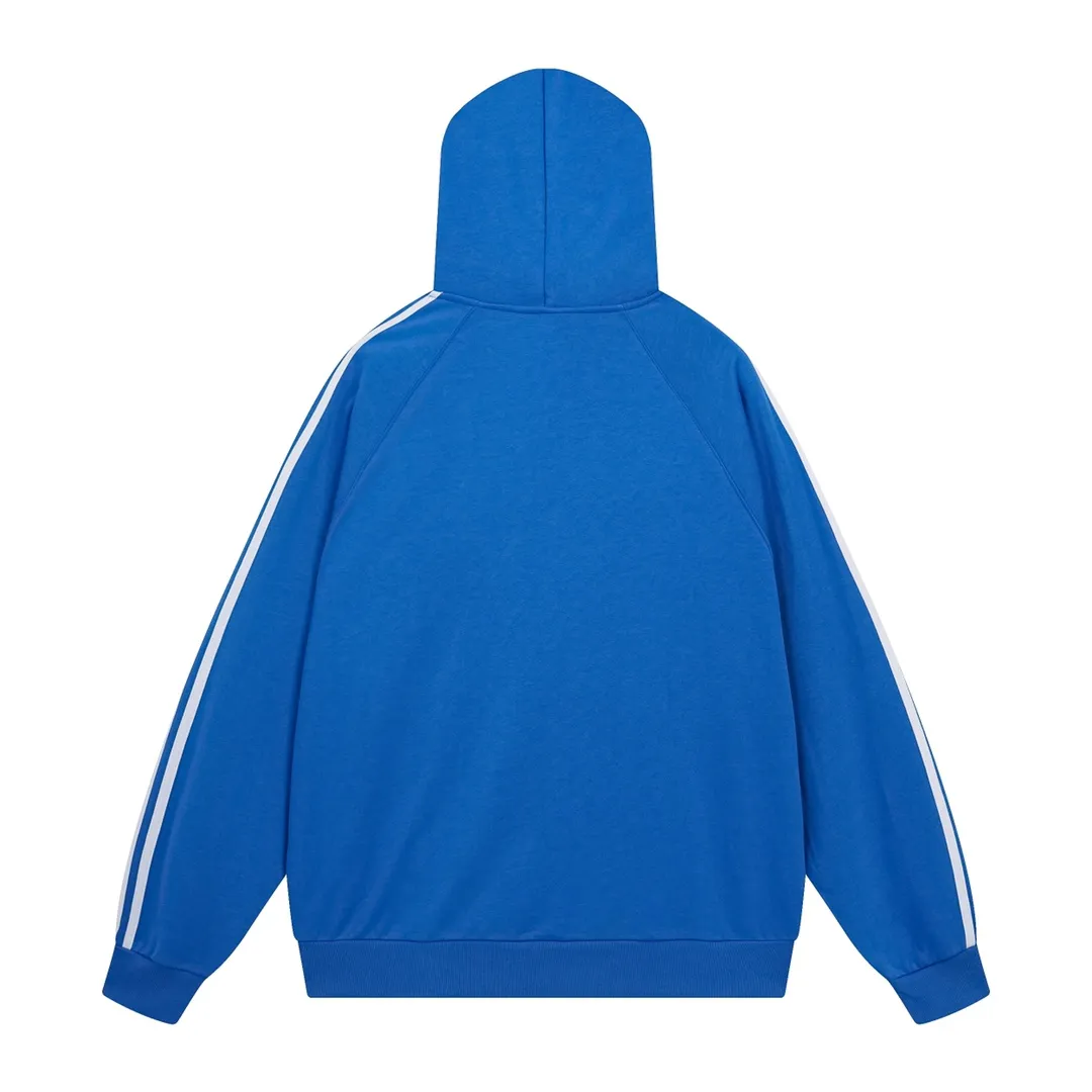 🅿️320 Detailed picture [Top version. Official website quality] BALENCI*GA/Paris co-branded Adidas three-leaf clover three-stripe LOGO embroidered hooded sweatshirt# The fabric is made of Paris ZP custom-woven and dyed cotton sweatshirt. Weighing 450 grams, the cloth surface is clean. The cloth pattern is clear, soft and comfortable. The threads are dyed with no color difference. The classic pattern embroidery uses imported embroidery, and the letters are clear, three-dimensional and without rough edges. Jubie market produces pictures based on pictures. Welcome to compare. The version adopts OS loose shoulder design. Same style for men and women. Code: BL238021 Color: black, blue, size: XS S M L