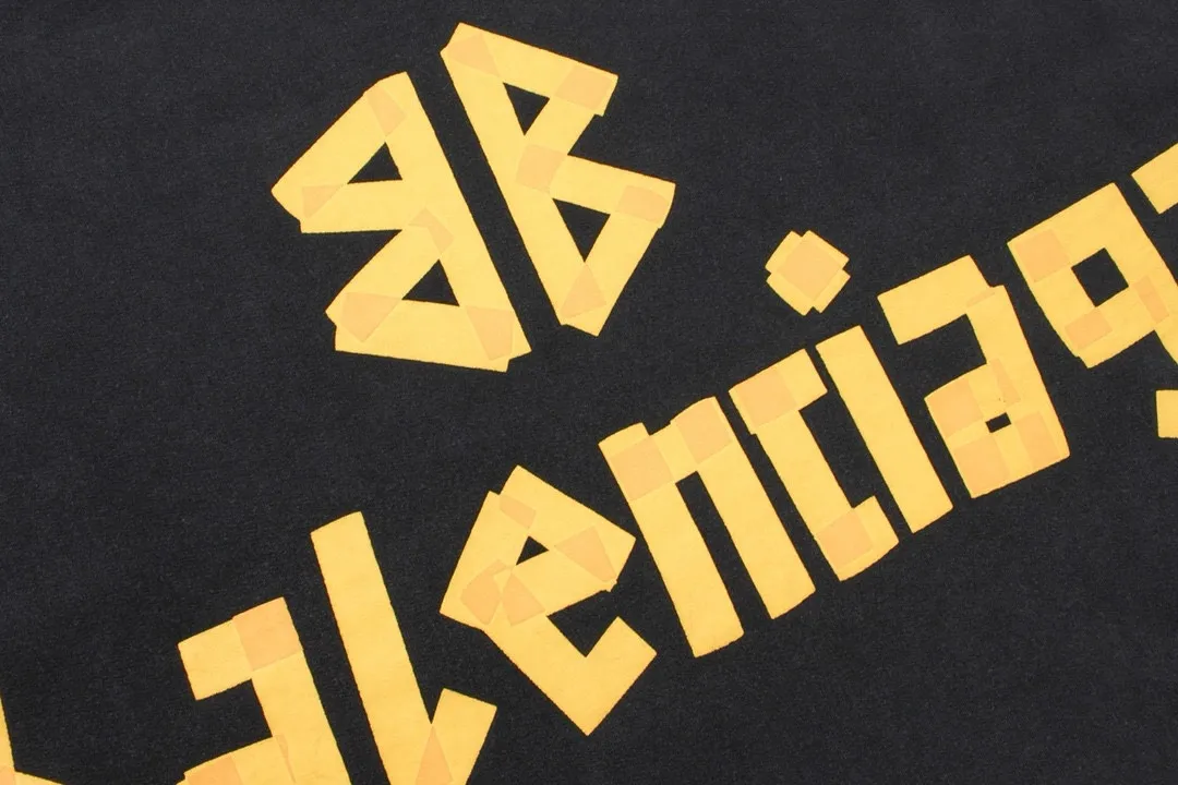 🅿️420 BALENCI*GA 24ss Paris hot-selling tape hooded sweatshirt. The front and back panels are printed with tape direct printing. Many hand-made. The ready-made garments are washed and worn. The cloth surface is clean. The cloth pattern is clear, super heavy work. Soft and comfortable. Exclusively pattern-woven and dyed 450g fabric. The threads are dyed in the same cylinder with zero color difference. Different from the market currency. The version adopts os loose shoulder version. Welcome to compare. Same style for men and women -Color: iron gray blue Paris blue washed black burgundy fluorescent yellow green khaki -SIZE: XS S M L style number 8912#