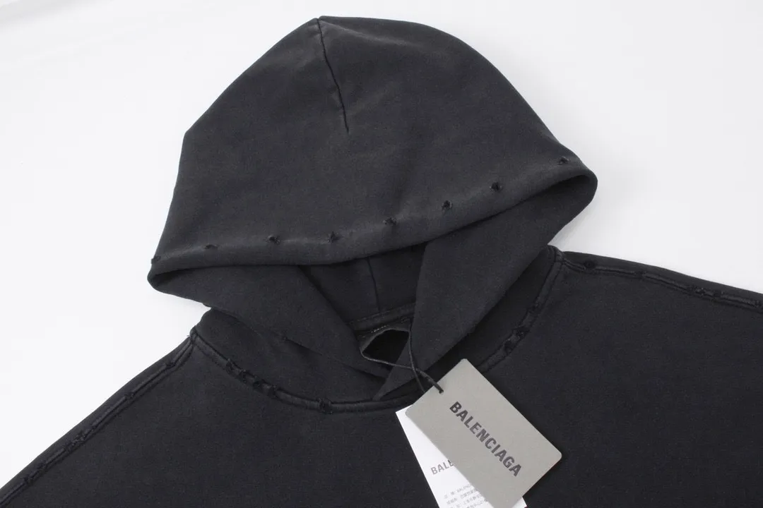 🅿️420 BALENCI*GA 24ss Paris hot-selling tape hooded sweatshirt. The front and back panels are printed with tape direct printing. Many hand-made. The ready-made garments are washed and worn. The cloth surface is clean. The cloth pattern is clear, super heavy work. Soft and comfortable. Exclusively pattern-woven and dyed 450g fabric. The threads are dyed in the same cylinder with zero color difference. Different from the market currency. The version adopts os loose shoulder version. Welcome to compare. Same style for men and women -Color: iron gray blue Paris blue washed black burgundy fluorescent yellow green khaki -SIZE: XS S M L style number 8912#