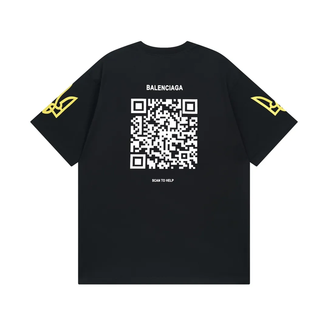 🅿️180 detailed pictures [Top version. Official website quality] BALENCI*GA/Paris. 2024 charity new model. Front and rear white ink direct-printed short-sleeved T-shirts, brick cabinet synchronization. Genuine product developed at the first time, happy to print and compare! The fabric is made of Paris ZP custom-woven and dyed cotton double yarn. Weighing 260 grams, the cloth surface is clean. The cloth pattern is clear, soft and comfortable. The threads are dyed with no color difference. The classic LOGO uses environmentally friendly imported materials and is directly sprayed with white ink. The letters are clear and the effect is three-dimensional. Restore the brick cabinet. Welcome to compare, the version adopts the OS loose shoulder version. Same style for men and women Coding: BL233313 Color: black, white Size: XS to L
