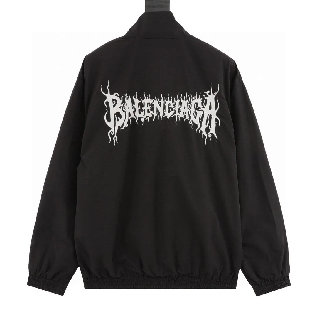 🅿️350 (1:1 original order quality) Balenciaga BLCG 24SS back letter embroidered poplin technical stand collar jacket. Technical poplin fabric, unisex style, large fit, dropped shoulders, front zipper, 2 front zipper diagonal pockets, elastic cuffs and waist, embroidered with DIY metal artwork on the back. Size：S-XL