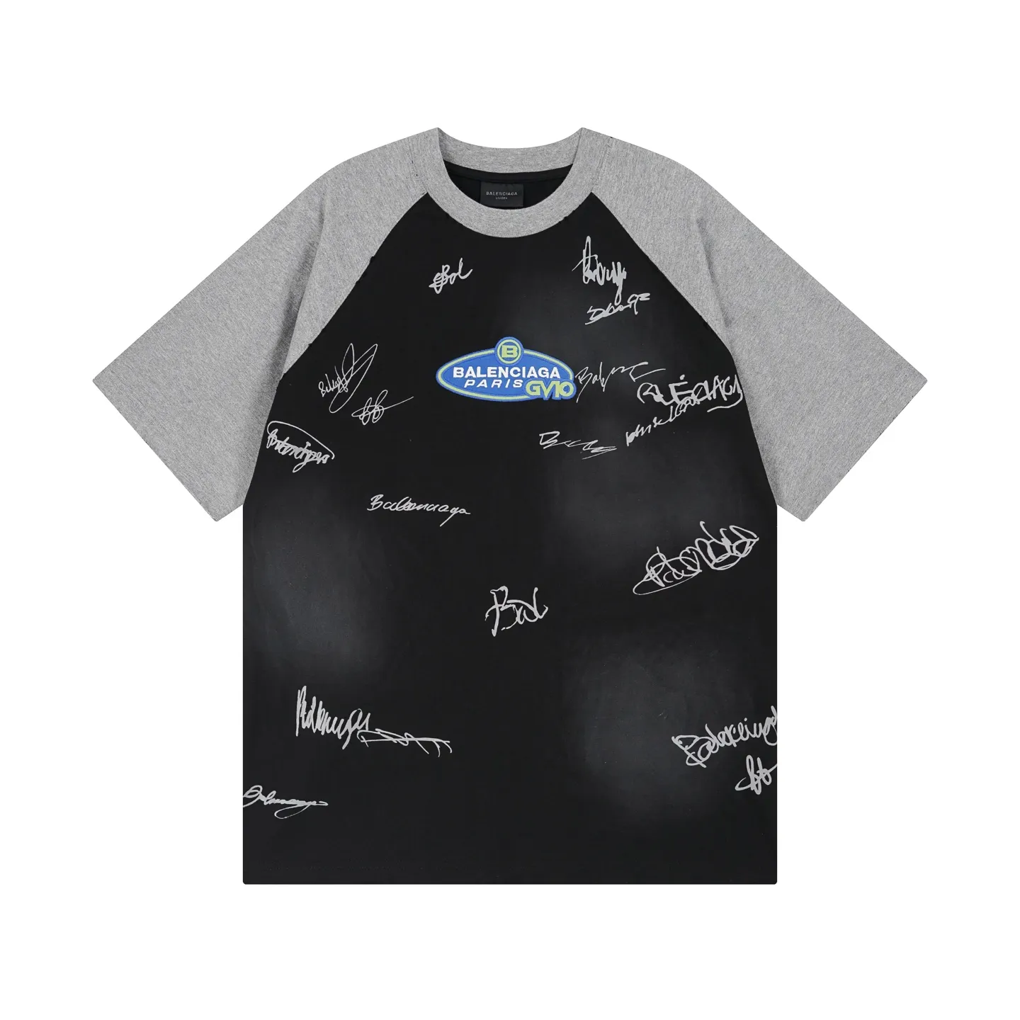 🅿️230 real photos [Top version. Official website quality] BALENCI*GA/Paris #2025 new style raglan sleeves, color matching, signature printing, embroidery LOGO, washed, distressed, hand-painted graffiti, new short-sleeved T-shirt. #2025 Brick Cabinet Synchronization Extra heavy craftsmanship. Welcome to compare. The fabric is made of Paris ZP custom-woven and dyed cotton double yarn, with a weight of 260 grams. The cloth surface is clean. The cloth pattern is clear, soft and comfortable. The threads are dyed with no color difference. The signature is printed with environmentally friendly glue, and the classic letter LOGO is embroidered with an imported Tajima embroidery machine. The letters are clear and the effect is three-dimensional. Restore brick cabinet, adopt OS loose shoulder style. Same style for men and women. Code: BL253728 Color: black, white, yellow Size: XS S M L