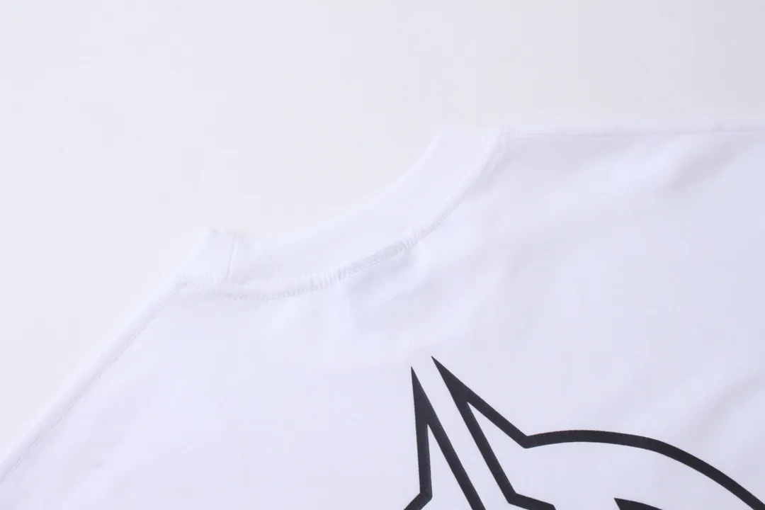 🅿️210 Detailed pictures [Top version. Official website quality] BALENCI*GA/Paris. 2024 new style. Classic LOGO cracked printed long-sleeved T-shirt. Brick cabinet synchronization. Genuine product developed at the first time, enjoy printing and comparison! The fabric is made of Paris ZP custom-woven and dyed cotton with double yarns and compact cotton. The weight is 260 grams. The cloth surface is clean. The cloth pattern is clear, soft and comfortable. The threads are dyed with no color difference. The classic printing is made of environmentally friendly imported materials, and the letters are cracked and printed. The letters are clear and the effect is three-dimensional. Restored brick cabinet. Ready-made clothes are washed and distressed, different market currency, welcome to compare, the version adopts OS loose shoulder version. Same style for men and women Coding: BL225027 Color: dark blue gray, white Size: XS S M L