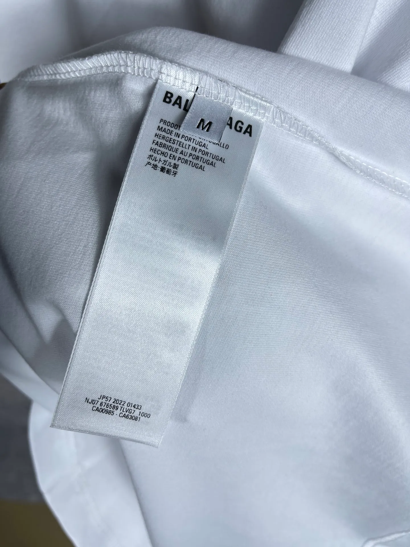 🅿️170 real photos [Top version. Official website quality] BALENCIAGA/Balenciaga WFP4044 World Food Agency charity limited edition #short-sleeved T-shirt. The fabric is made of Paris ZP custom-woven and dyed cotton double yarn. Weighing 260 grams, the cloth surface is clean. The cloth pattern is clear, soft and comfortable. The ribbing is dyed with no color difference. The classic pattern printing uses environmentally friendly imported glue and precision stencils. The letters are clear. No burrs. The three-dimensional effect is strong. The version adopts the OS loose shoulder version. The same style for men and women. Coding: BL223030 Color: white, black, coffee Size: XS S M L