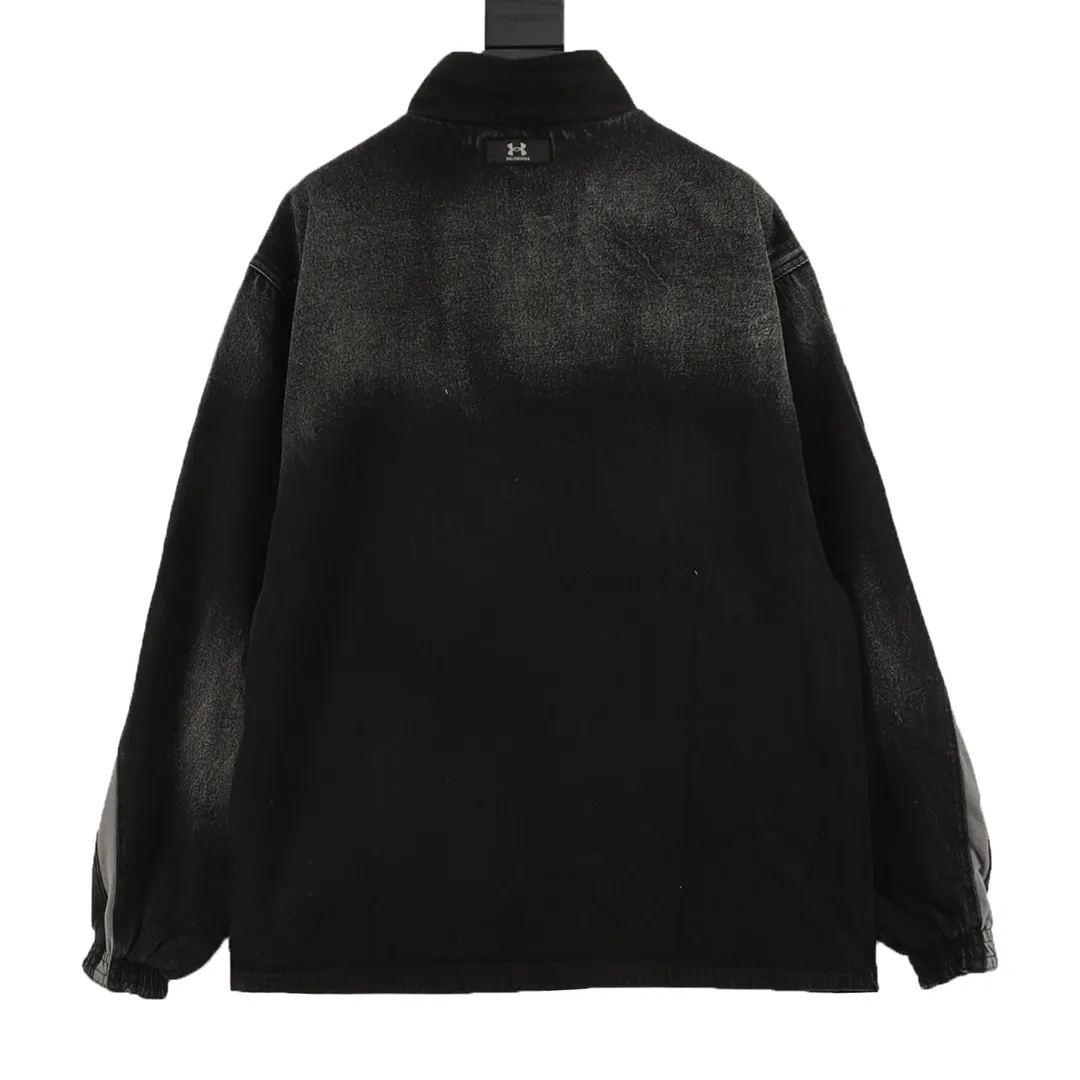 🅿️860 Balenciaga/Balenciaga double-sided spliced ​​denim jacket. Special custom-woven high-density woven fabric and fried denim fabric. Produced by Tajima embroidery machine imported from Japan. Hand-rubbed potassium permanganate washing and fading process for ready-made garments. Naturally aged. Processed by a major foreign trade factory. The workmanship is flawless. Size: 1-4