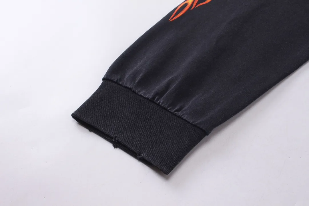🅿️230 real photos [Top version. Official website quality] BALENCI*GA/Paris#.2024#Double Ring# Flame Direct Injection Printed Washed and Distressed Long Sleeve T-shirt 2024 New Style. Genuine product developed at the first time, widely used in the market. Happy printing comparison! The fabric is made of Paris ZP custom-woven and dyed cotton double yarn. Weighing 260 grams, the cloth surface is clean. The cloth pattern is clear, soft and comfortable. The threads are dyed with no color difference. The printing uses environmentally friendly imported materials for direct printing, with clear patterns and three-dimensional effects. The entire garment is washed, distressed and worn. The version adopts OS loose shoulder design. Same style for men and women. Code: BL225037 Color: washed black Size: XS S M L